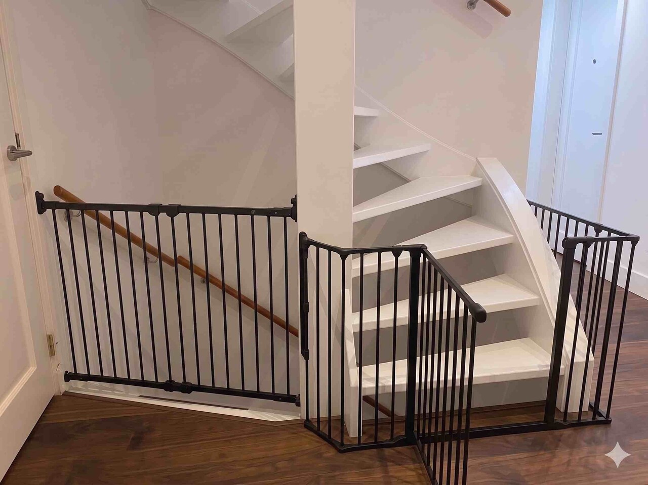 BabyDan BabyDan Flex Treppenschutzgitter 252 cm & BabyDan FlexiFit Treppenschutzgitter 62 - 105 cm