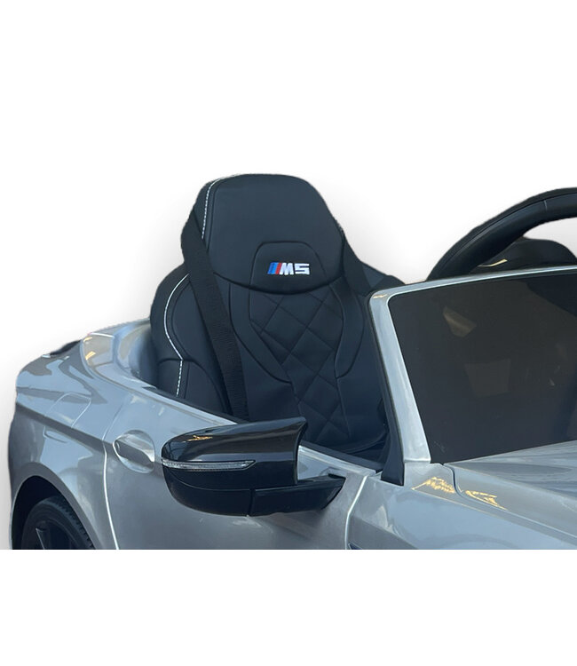 BMW M5, Ledersitze, Gummireifen, Kinderbatterieauto!