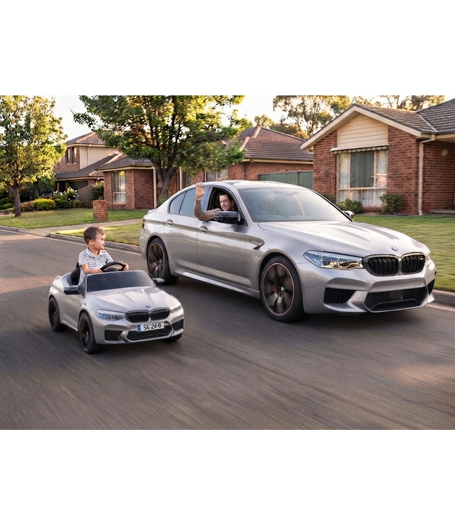 BMW M5, Ledersitze, Gummireifen, Kinderbatterieauto!