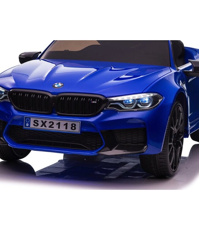 BMW M5, siège en cuir, pneus en caoutchouc, voiture à batterie pour enfants !