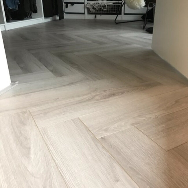 Floer Visgraat Laminaat – Vergrijsd Eiken