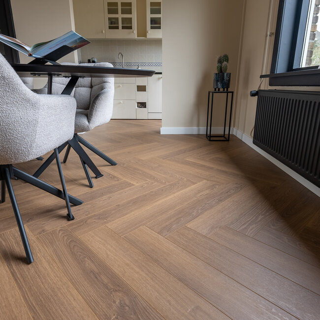 Floer Walvisgraat Laminaat – Bultrug Bruin