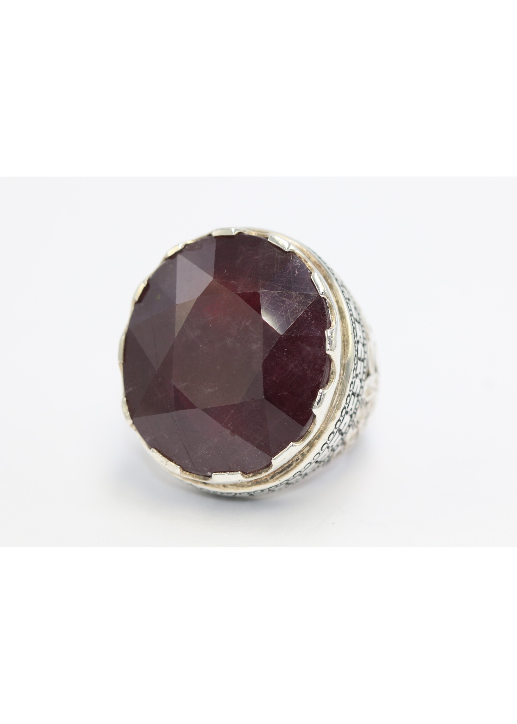 Bague en argent 925 sertie d'un rubis naturel