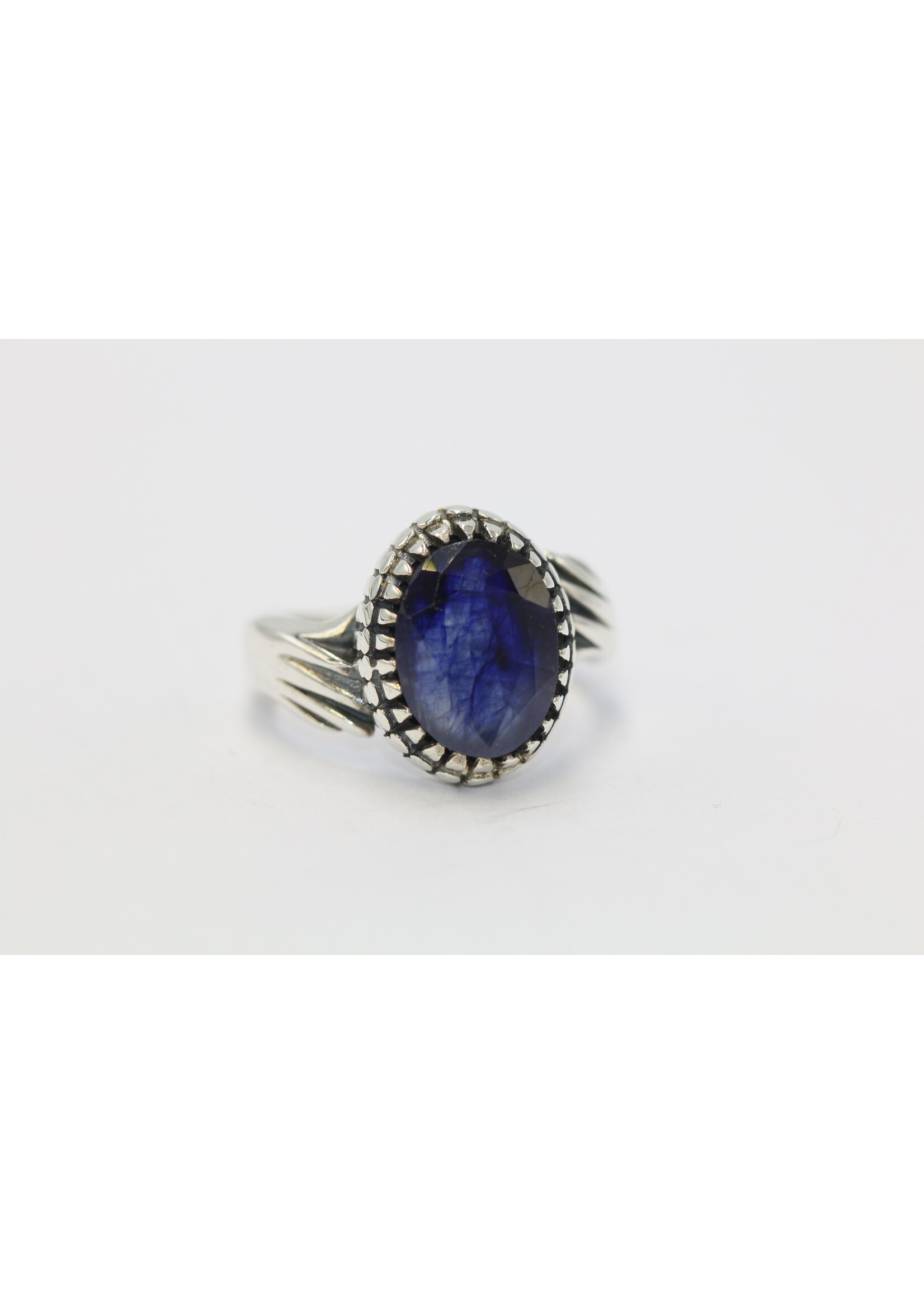 925 silver ring set with natural sapphire