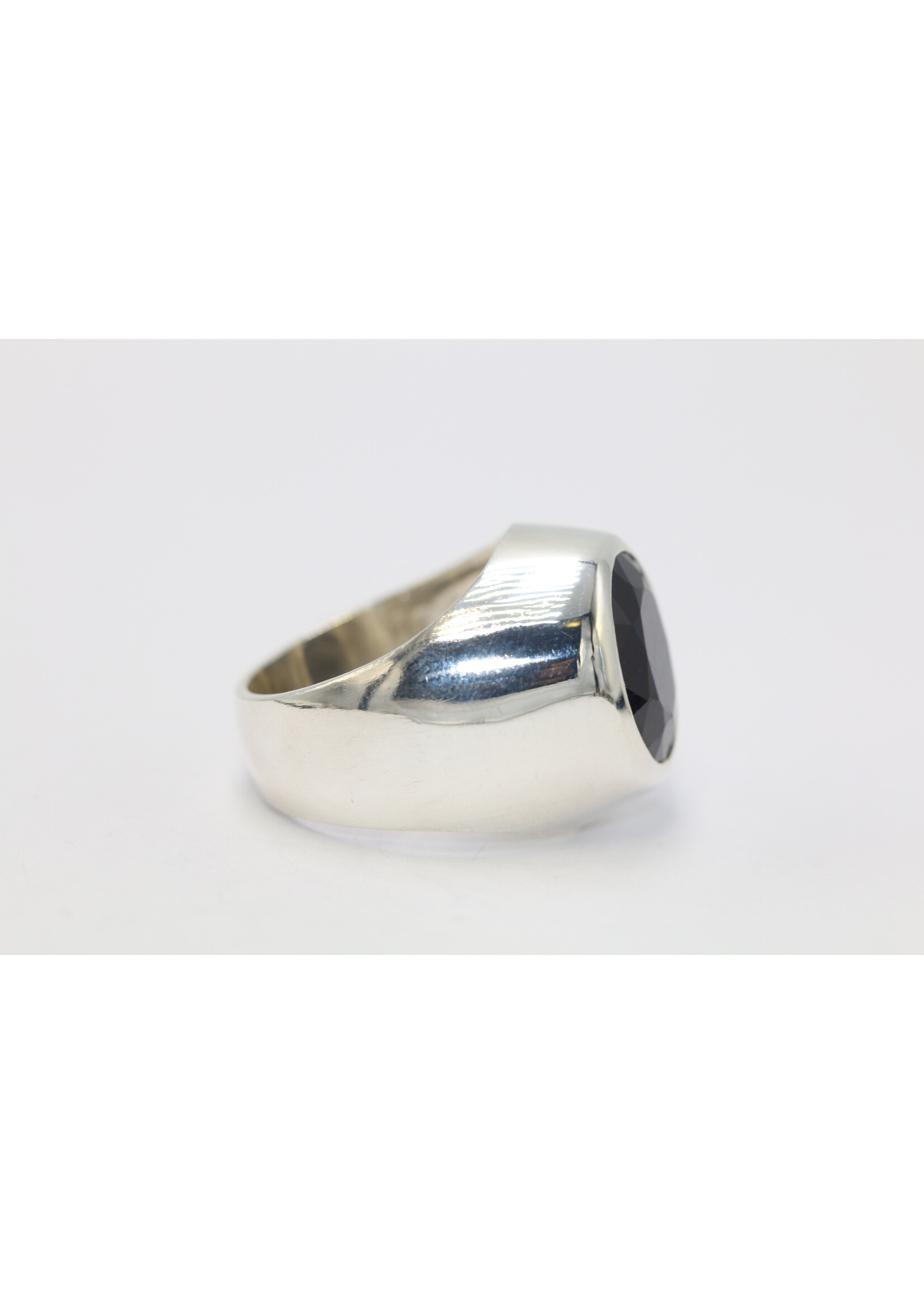 Bague en argent 925 sertie d'un Saphir naturel