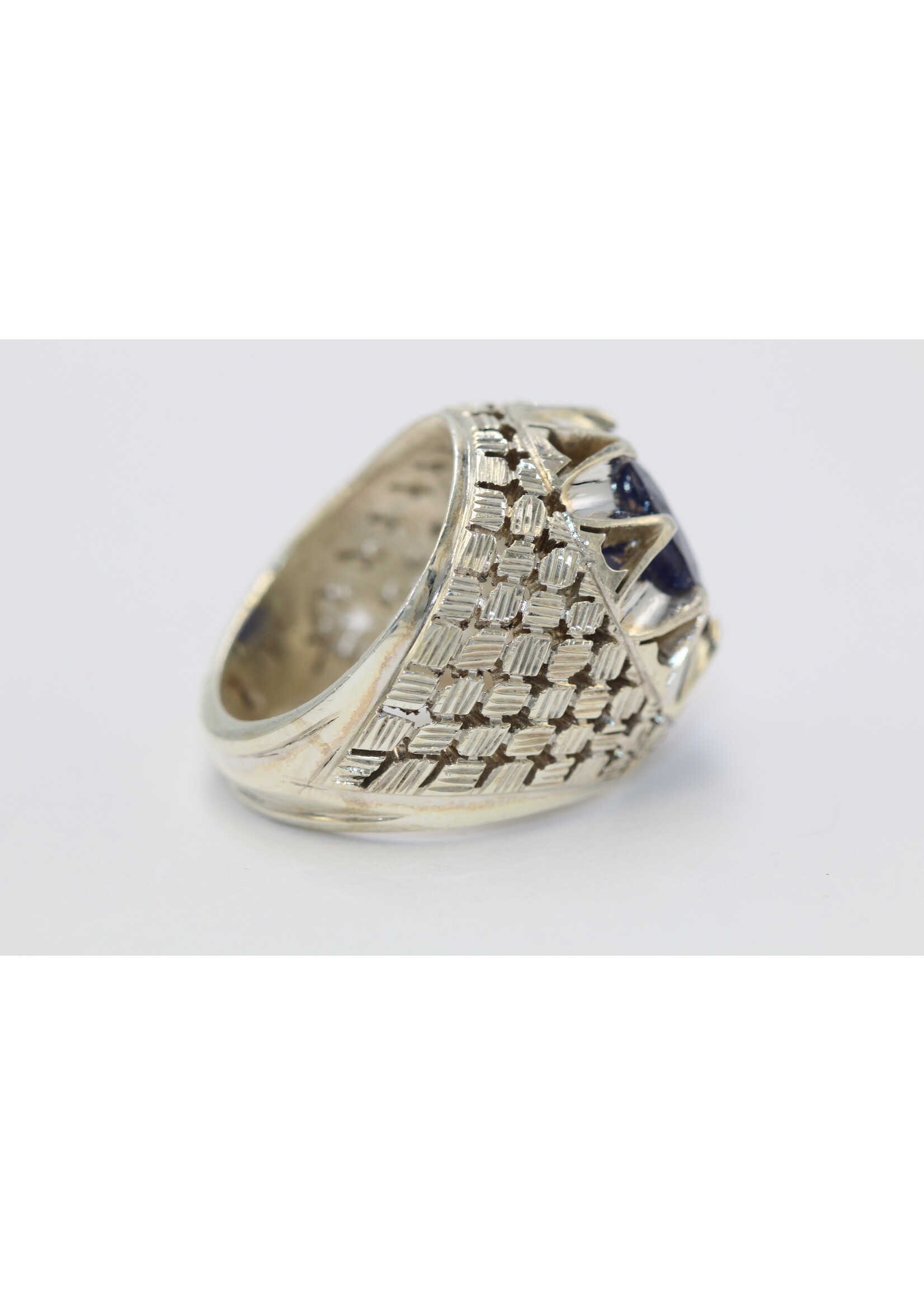 925 silver ring set with natural sapphire