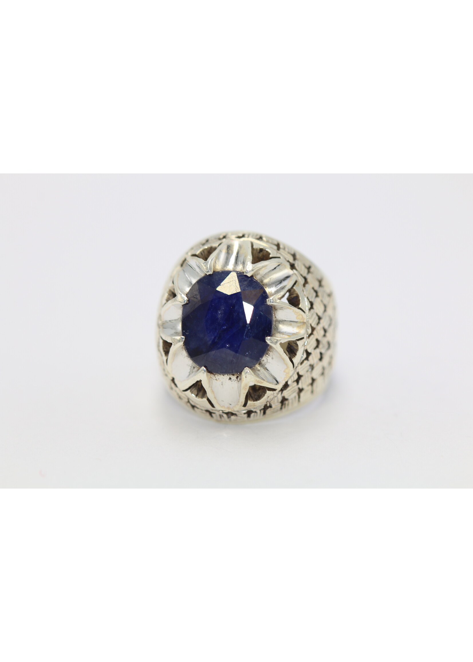 925 silver ring set with natural sapphire
