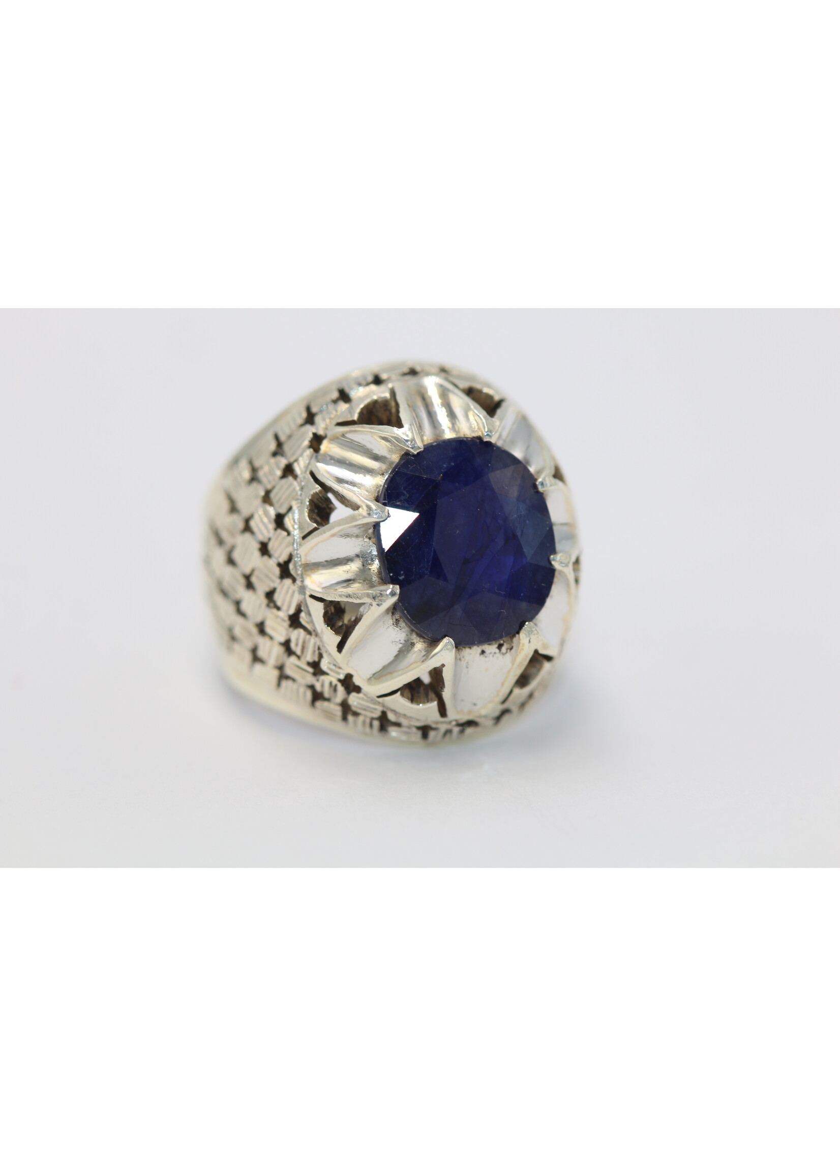 925 silver ring set with natural sapphire