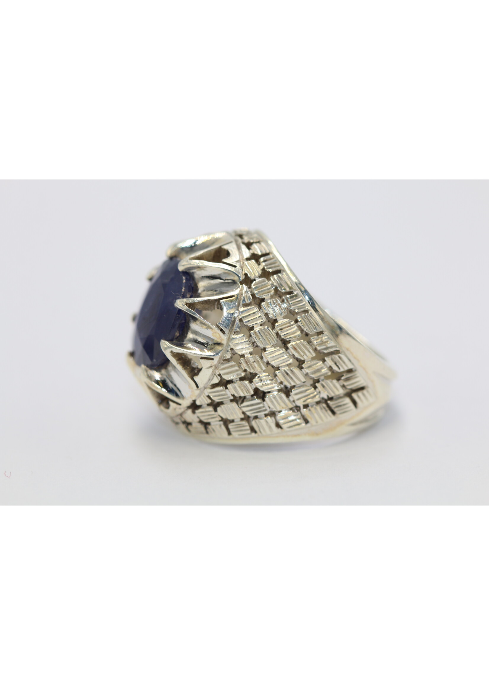 925 silver ring set with natural sapphire