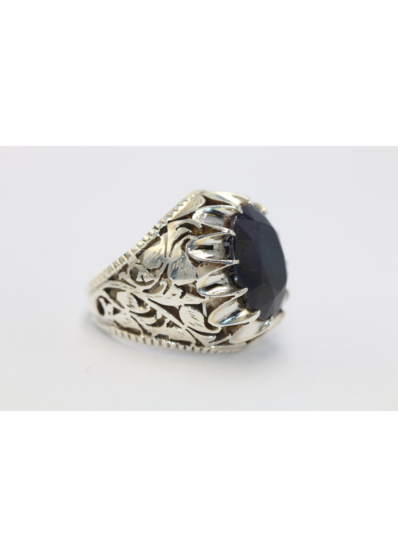 Bague en argent 925 sertie d'un Saphir naturel
