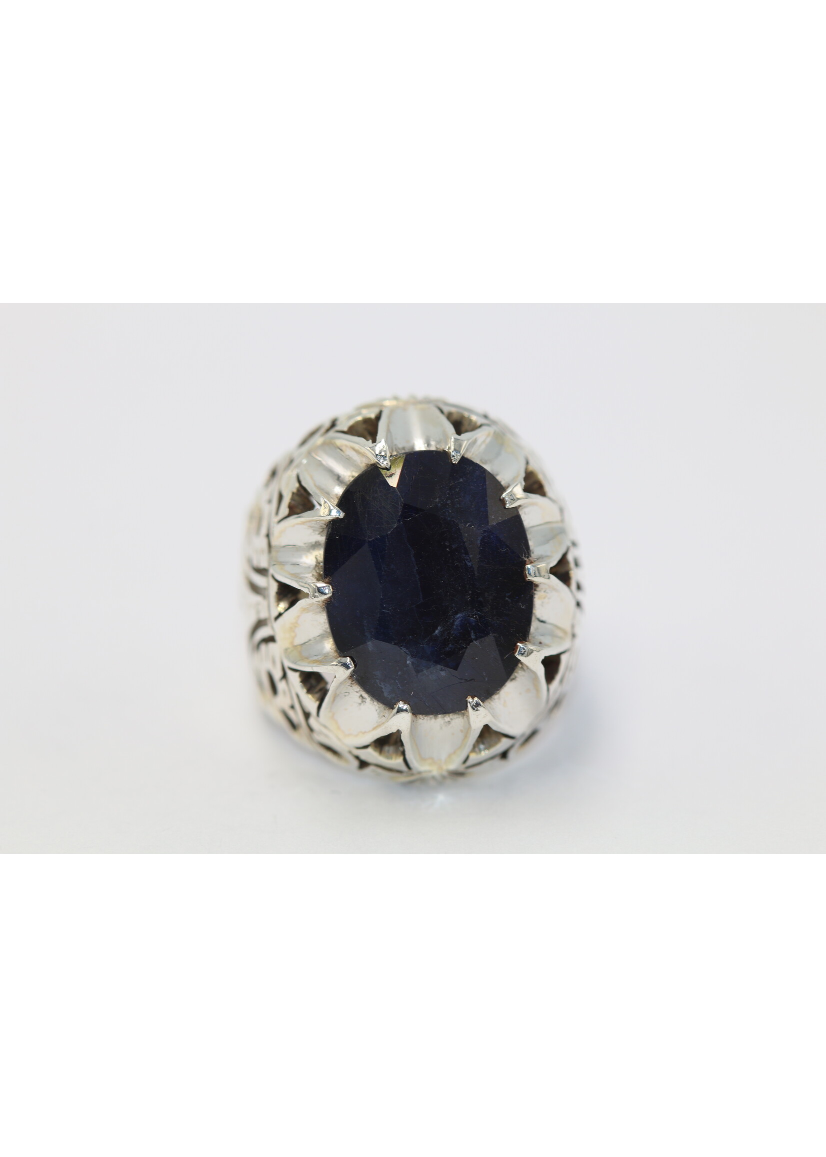 Bague en argent 925 sertie d'un Saphir naturel
