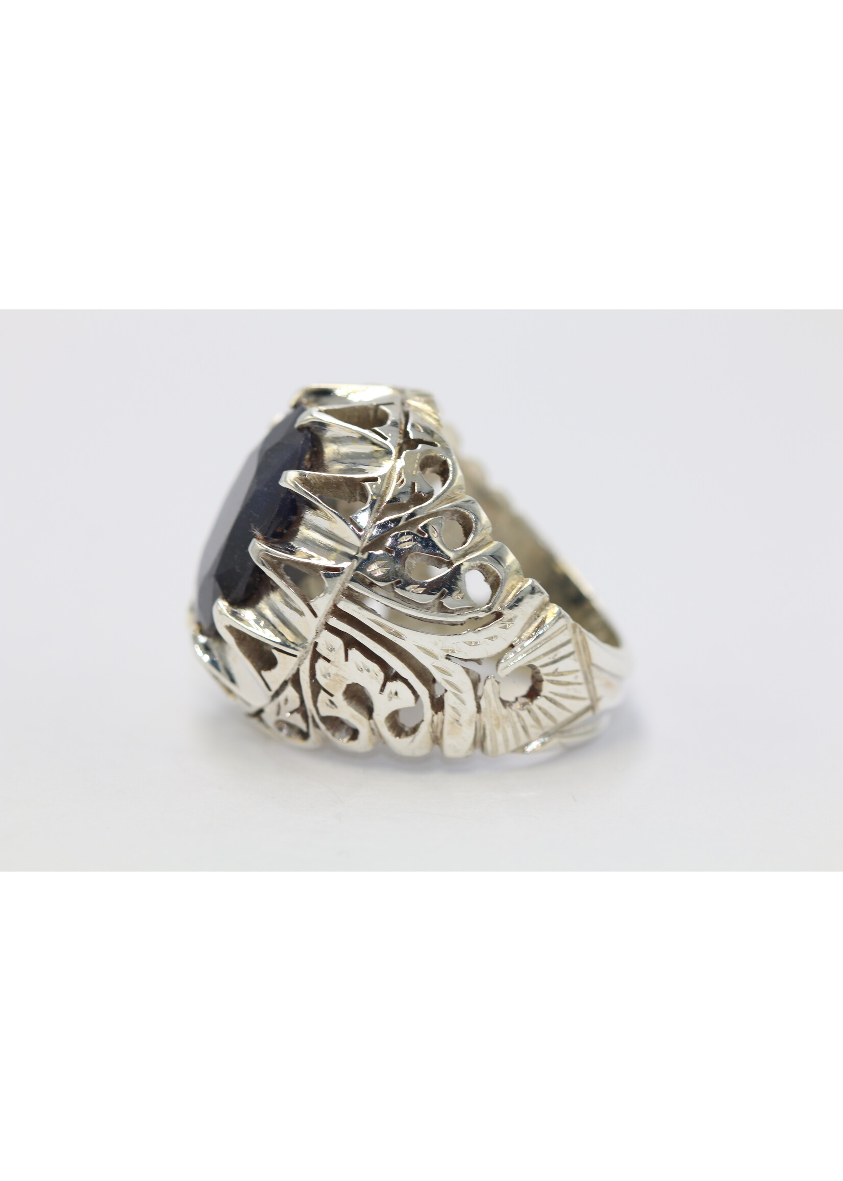 925 silver ring set with natural sapphire