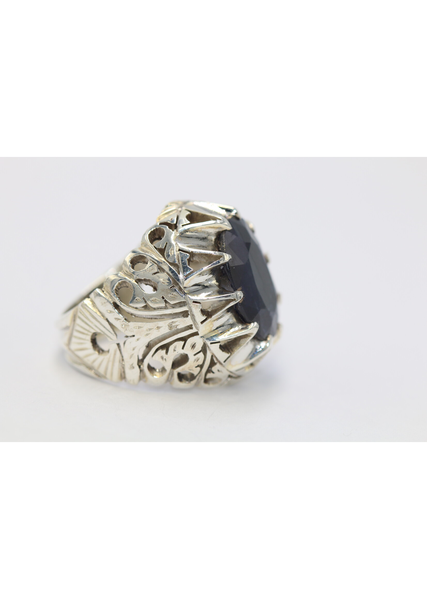 925 silver ring set with natural sapphire