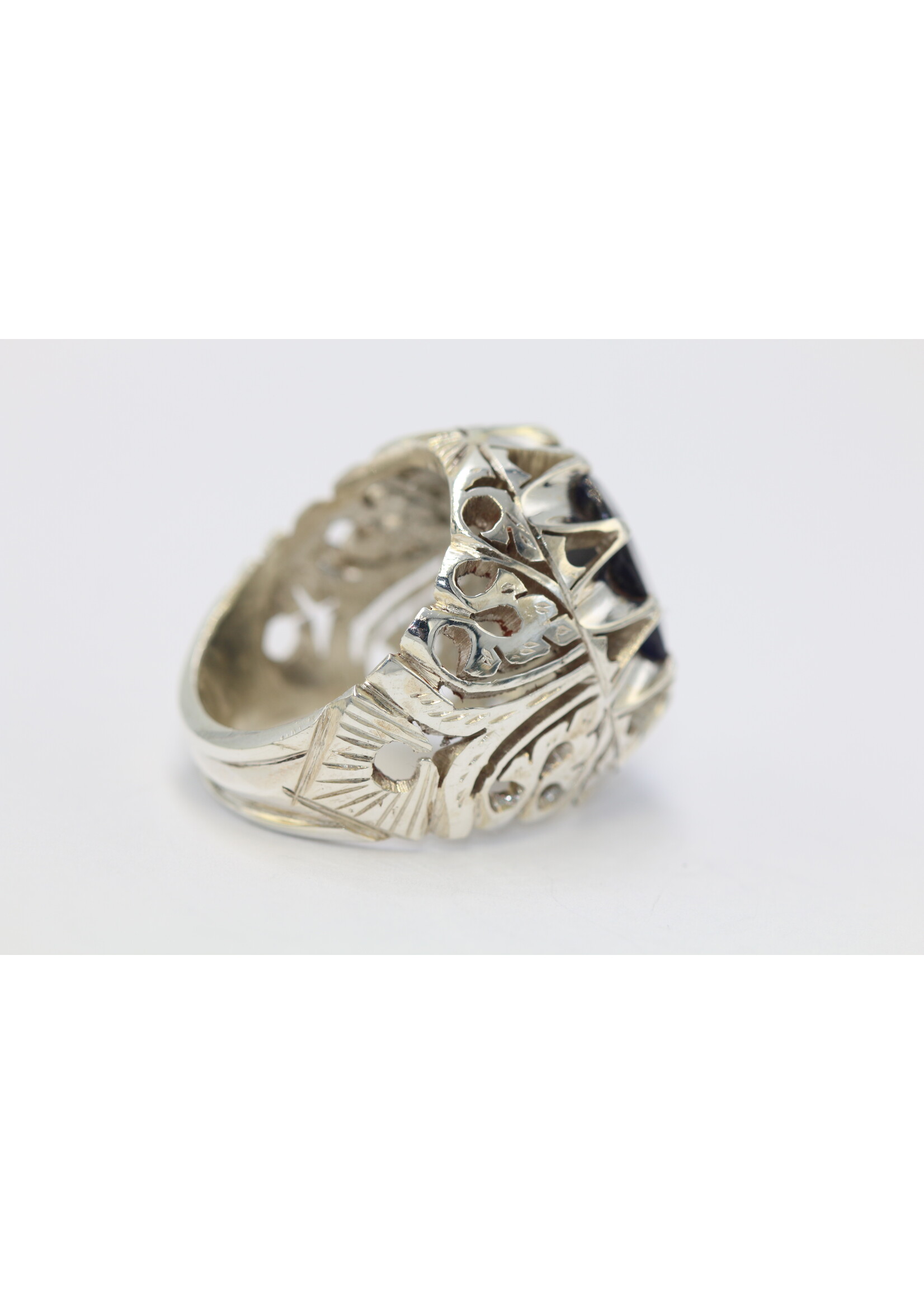 925 silver ring set with natural sapphire
