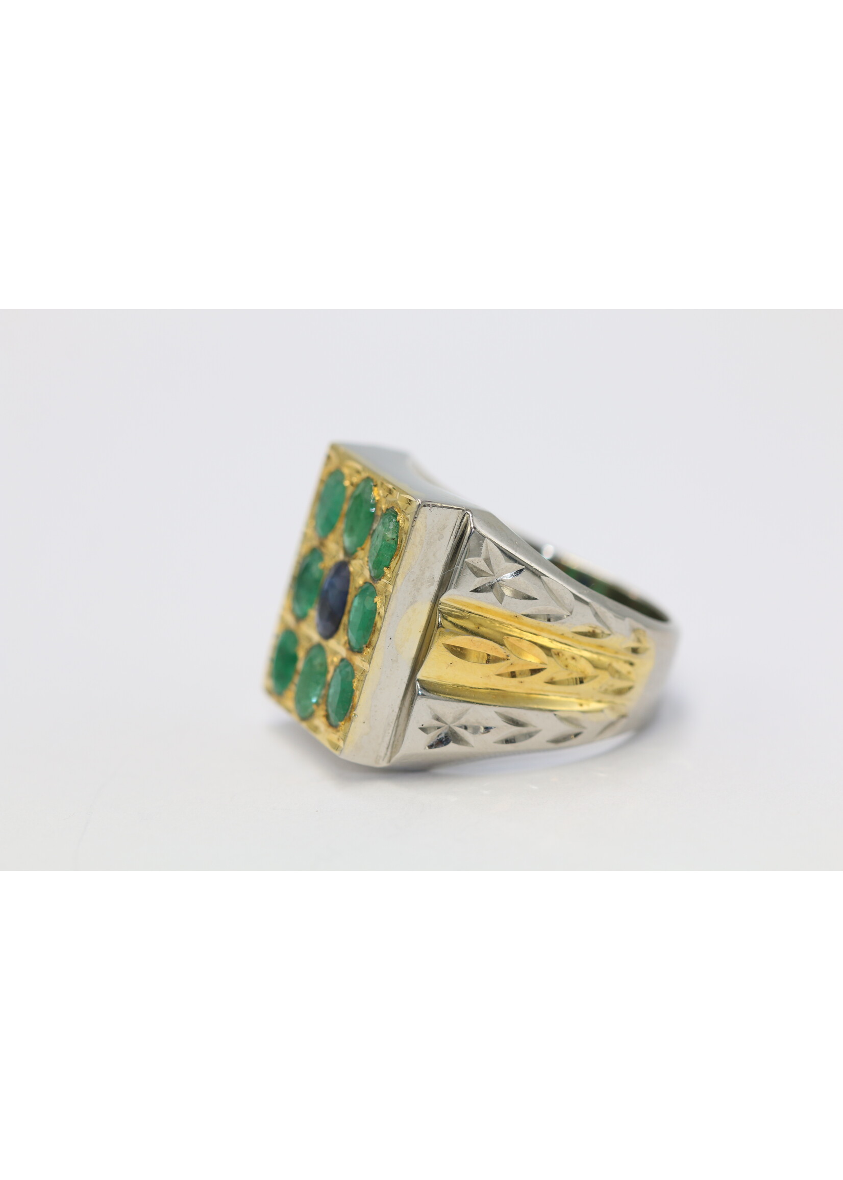 925 silver ring set with natural sapphire and emeralds