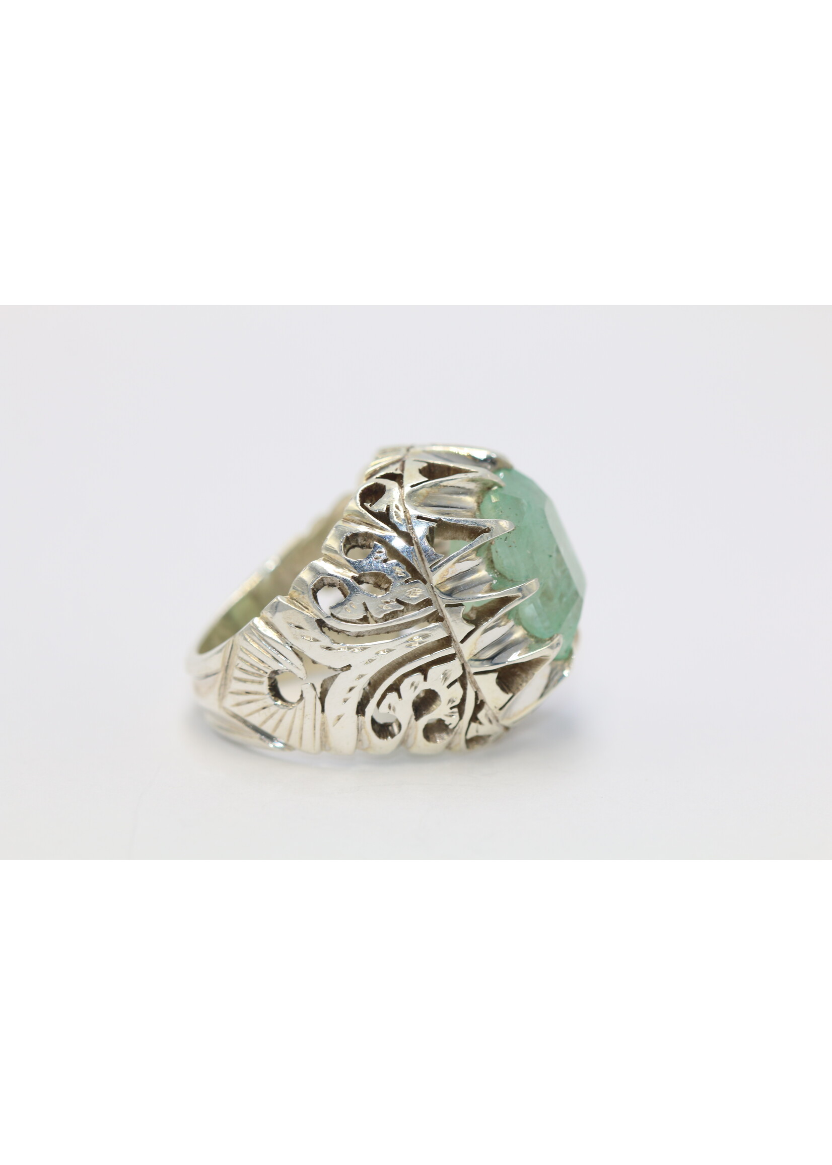 925 silver ring set with natural emerald