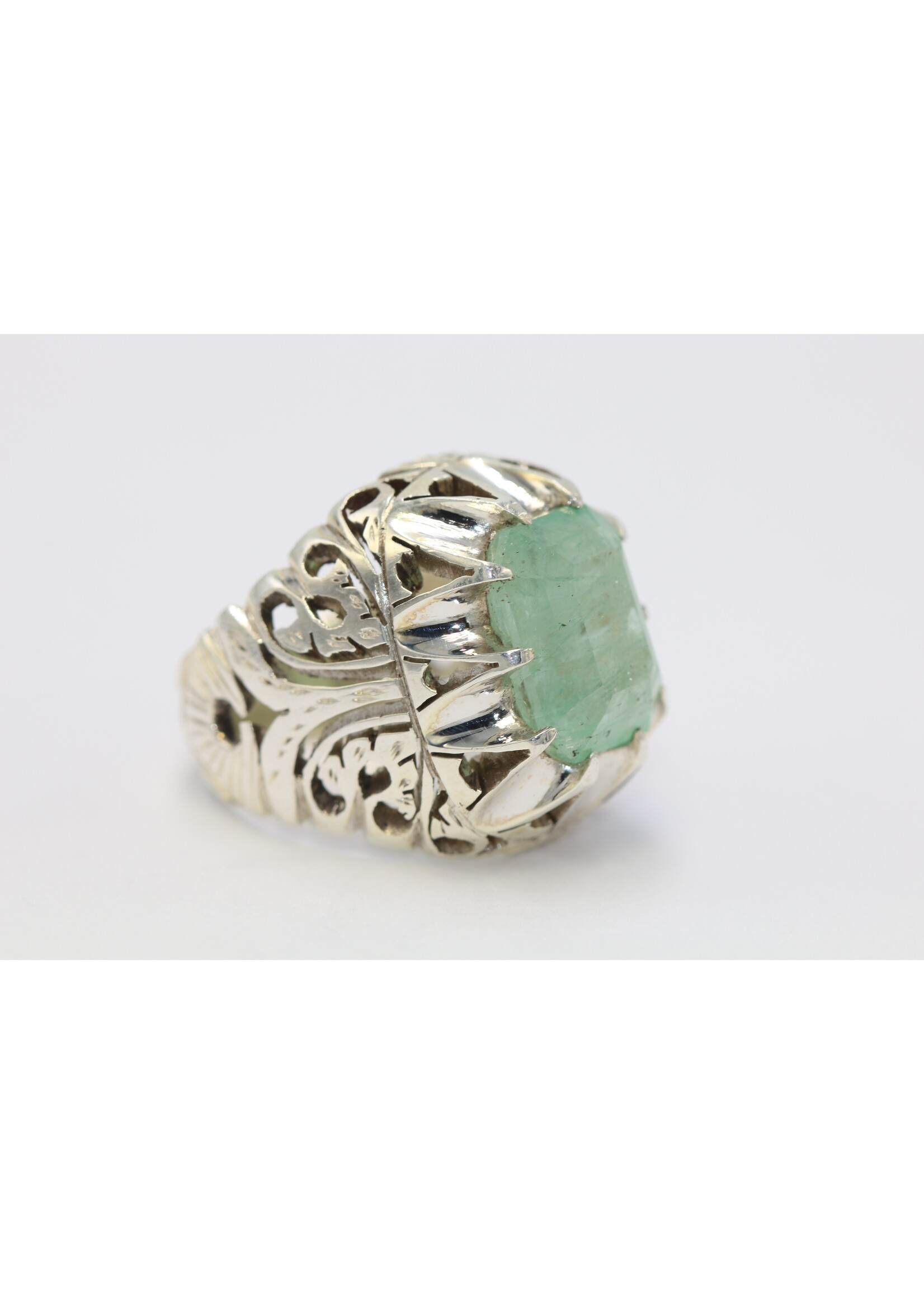 925 silver ring set with natural emerald