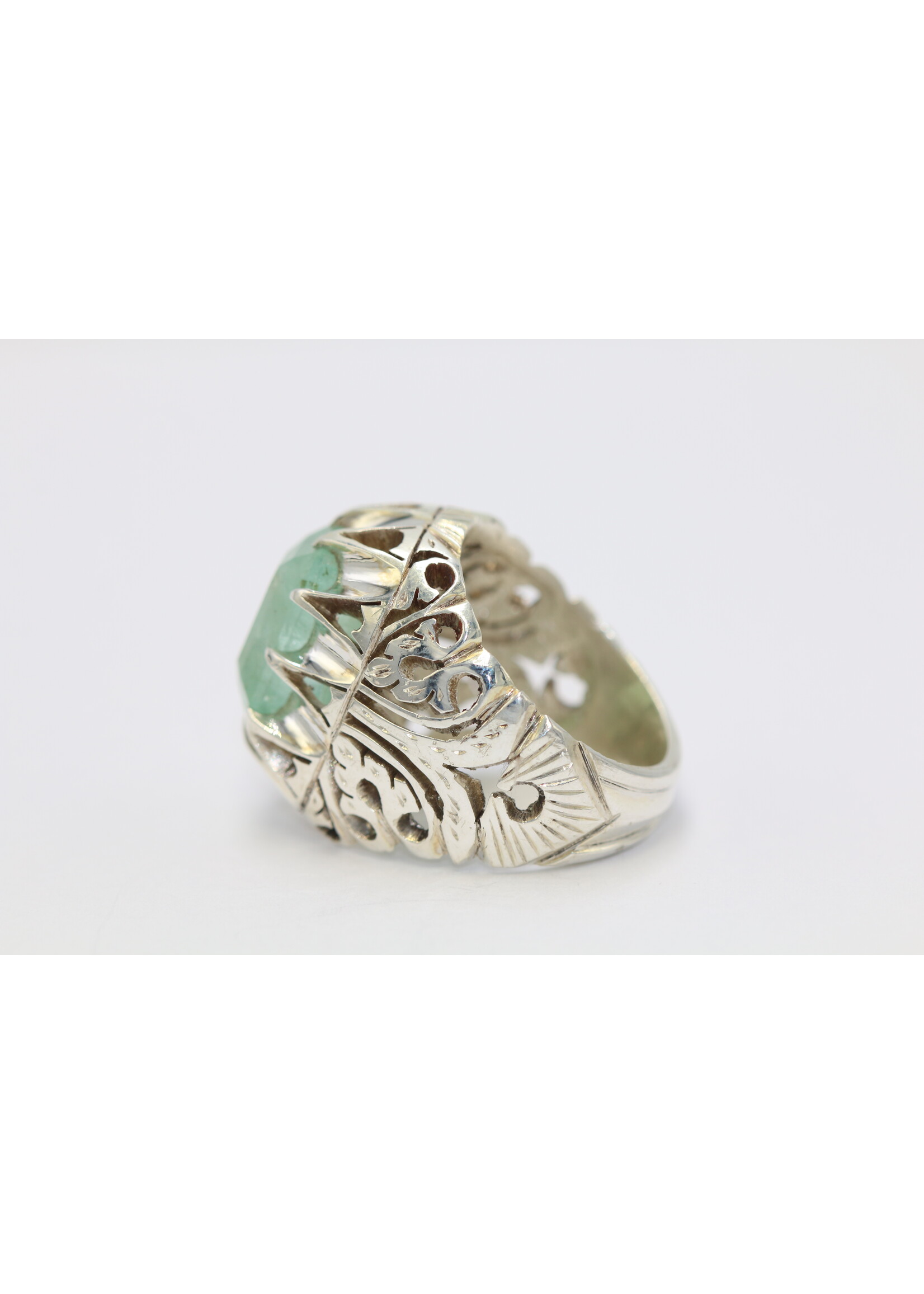 925 silver ring set with natural emerald
