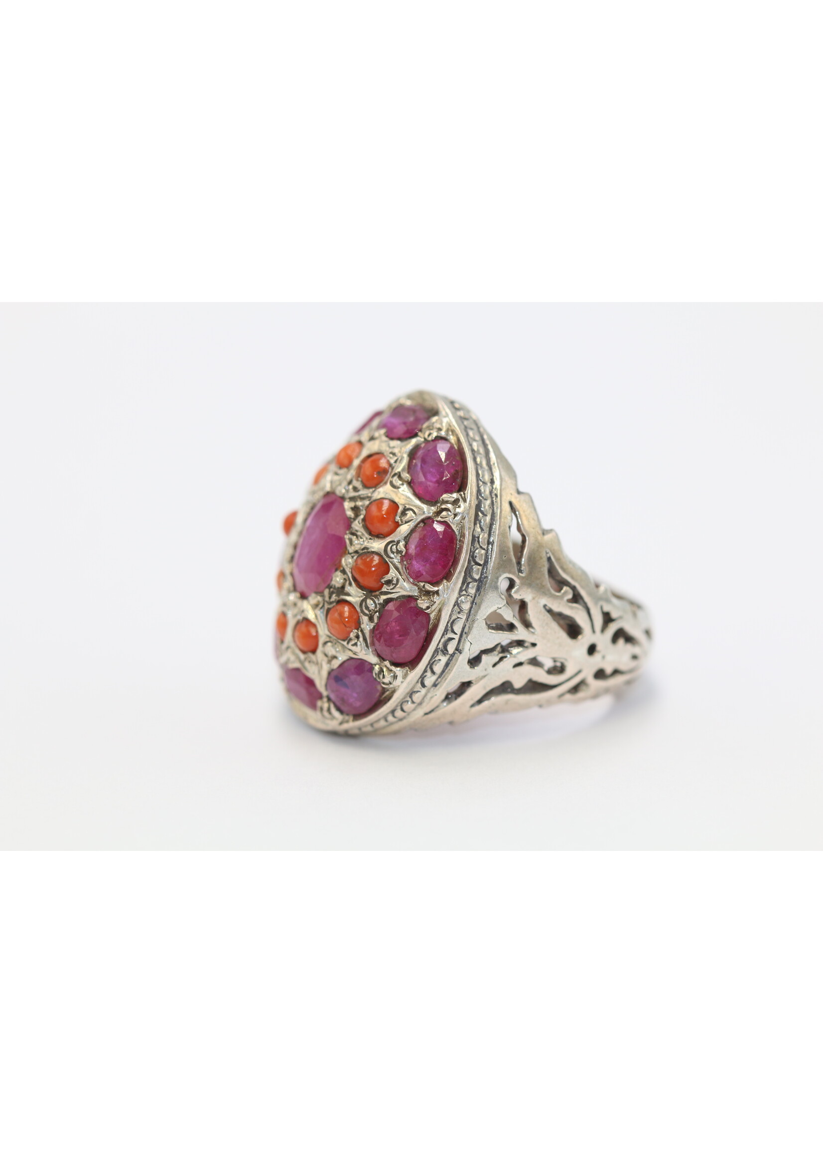 Bague en argent 925 sertie de corail naturel et de rubis