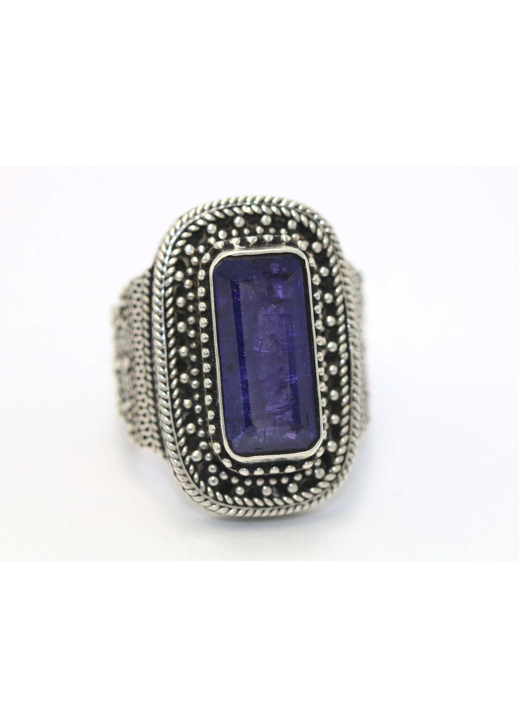 Bague en argent 925 sertie de Tanzanite naturelle