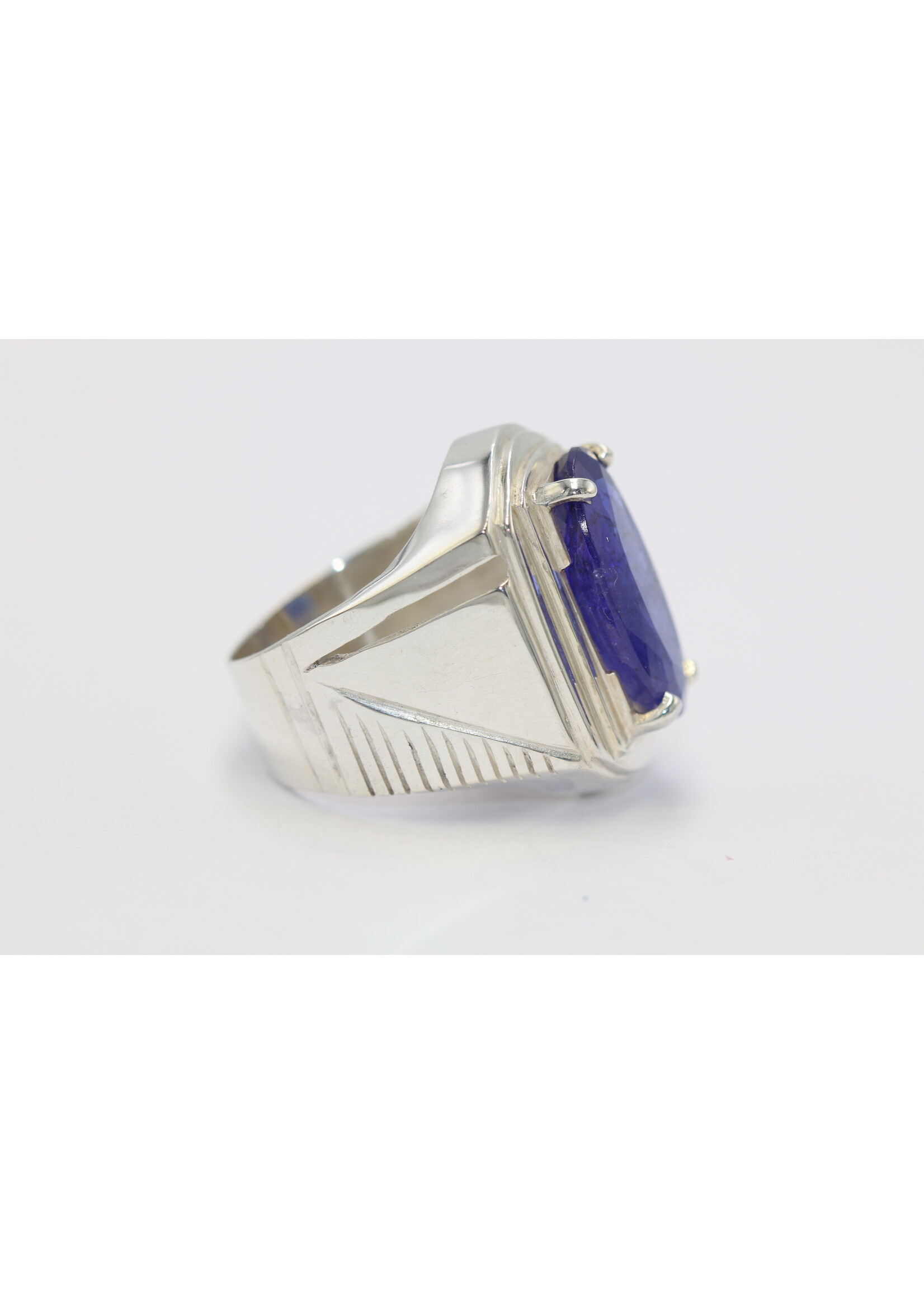 Bague en argent 925 sertie de Tanzanite naturelle