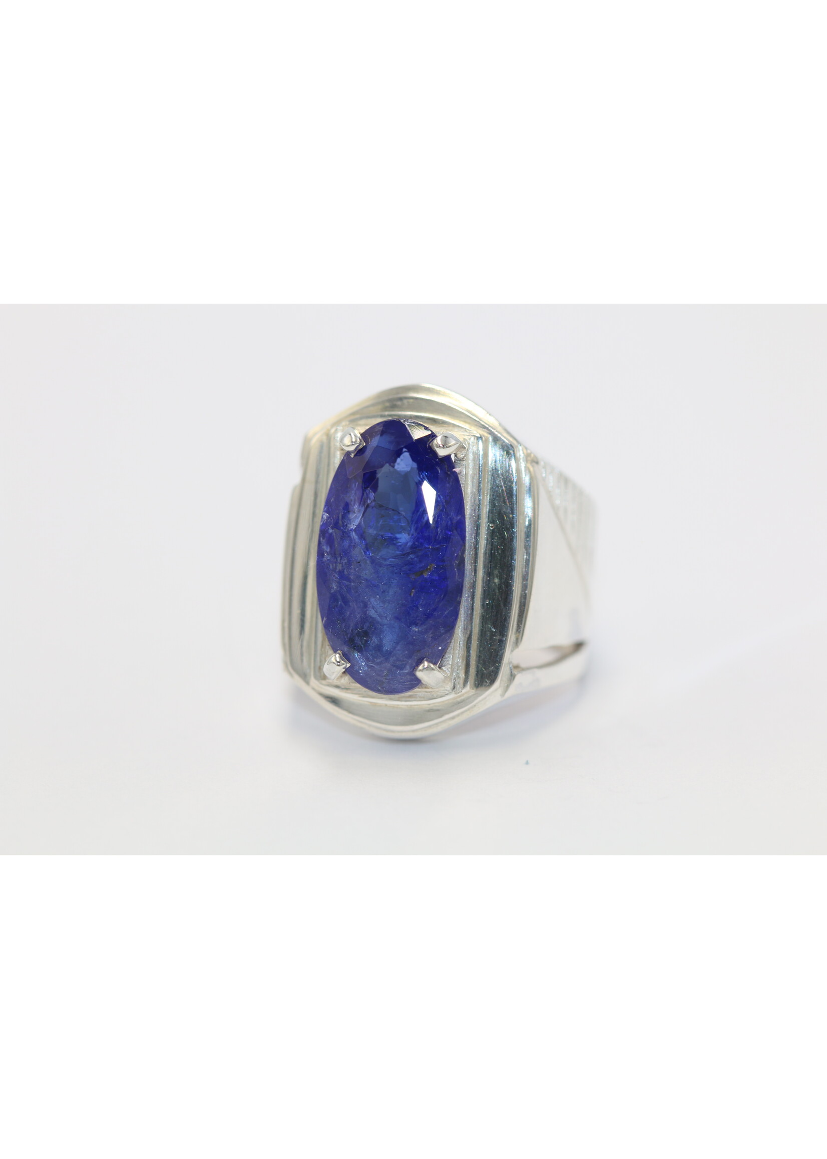 Bague en argent 925 sertie de Tanzanite naturelle