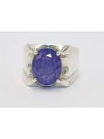 Ring with Tanzanite
