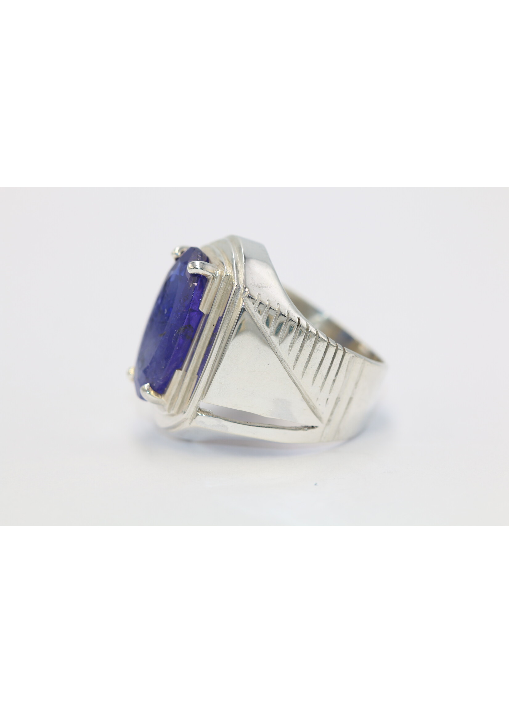 Bague en argent 925 sertie de Tanzanite naturelle