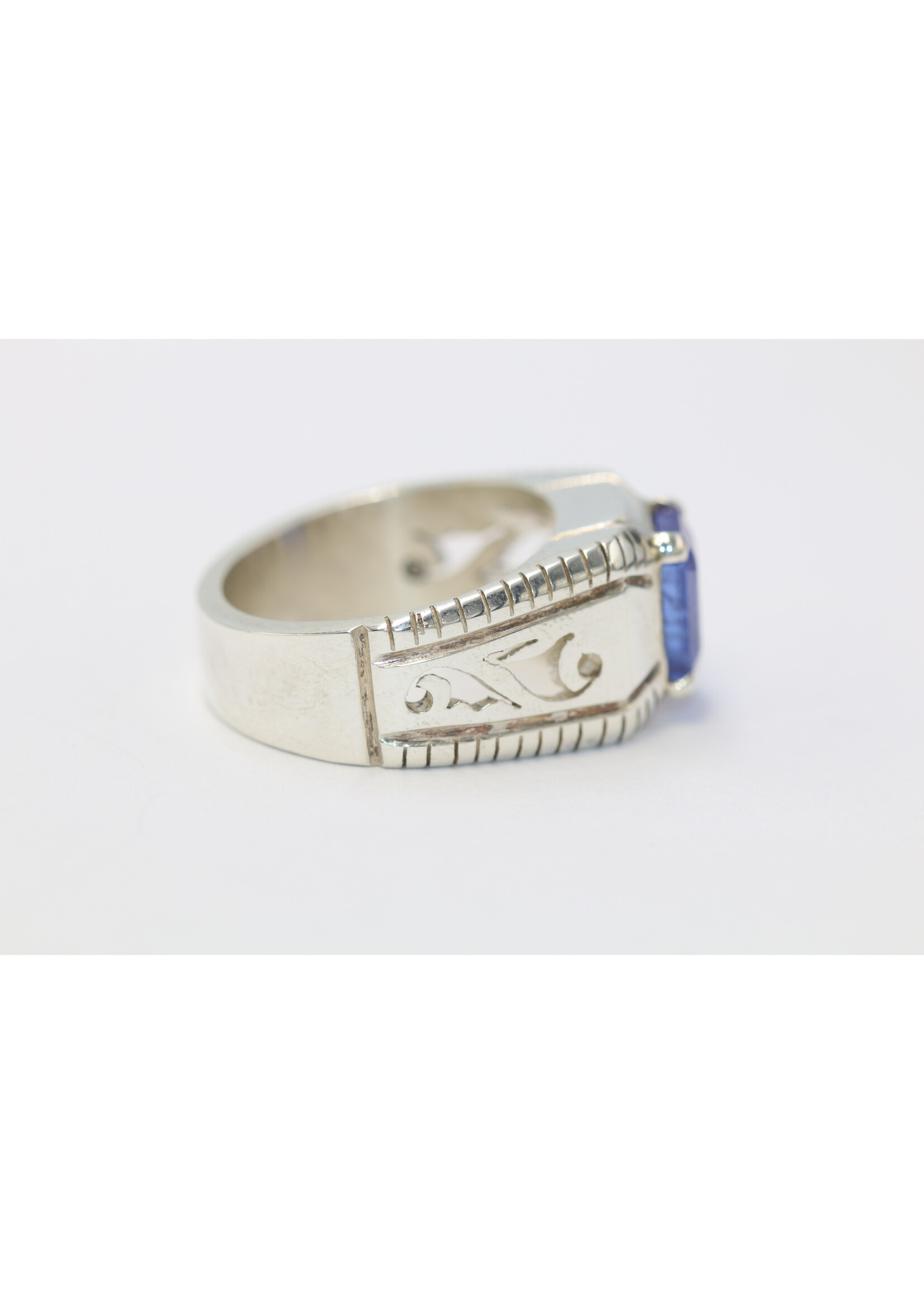 925 zilver ring bezet met natuurlijke Tanzaniet