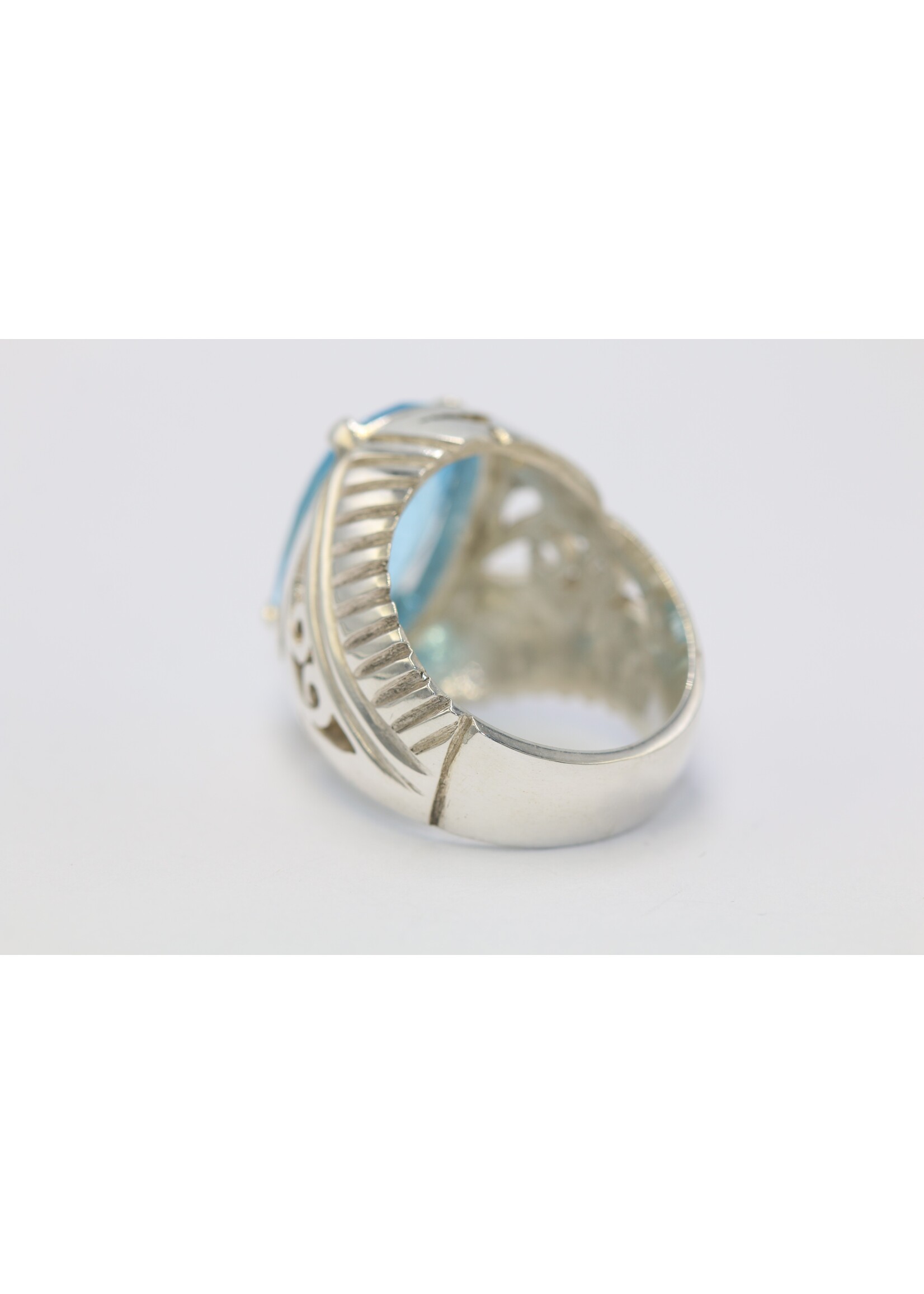925 silver ring set with natural Topaz