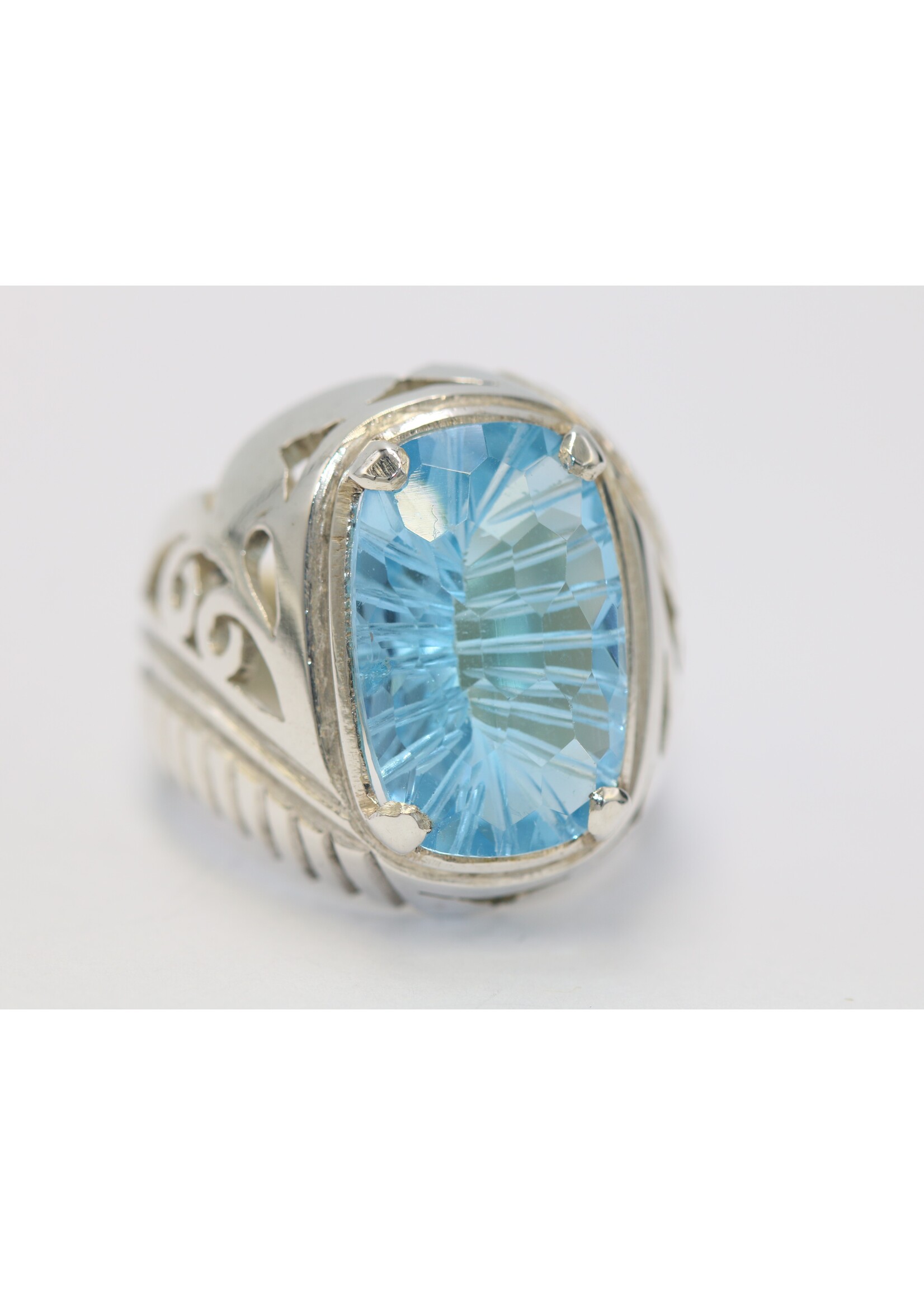 Bague en argent 925 sertie d'une Topaze naturelle