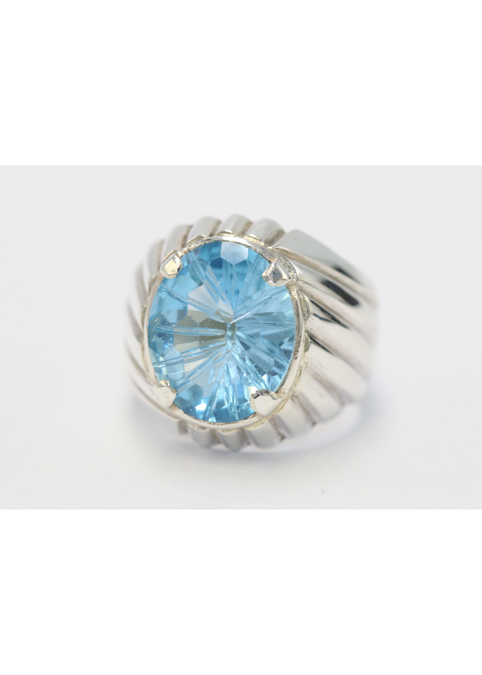Bague en argent 925 sertie d'une Topaze naturelle