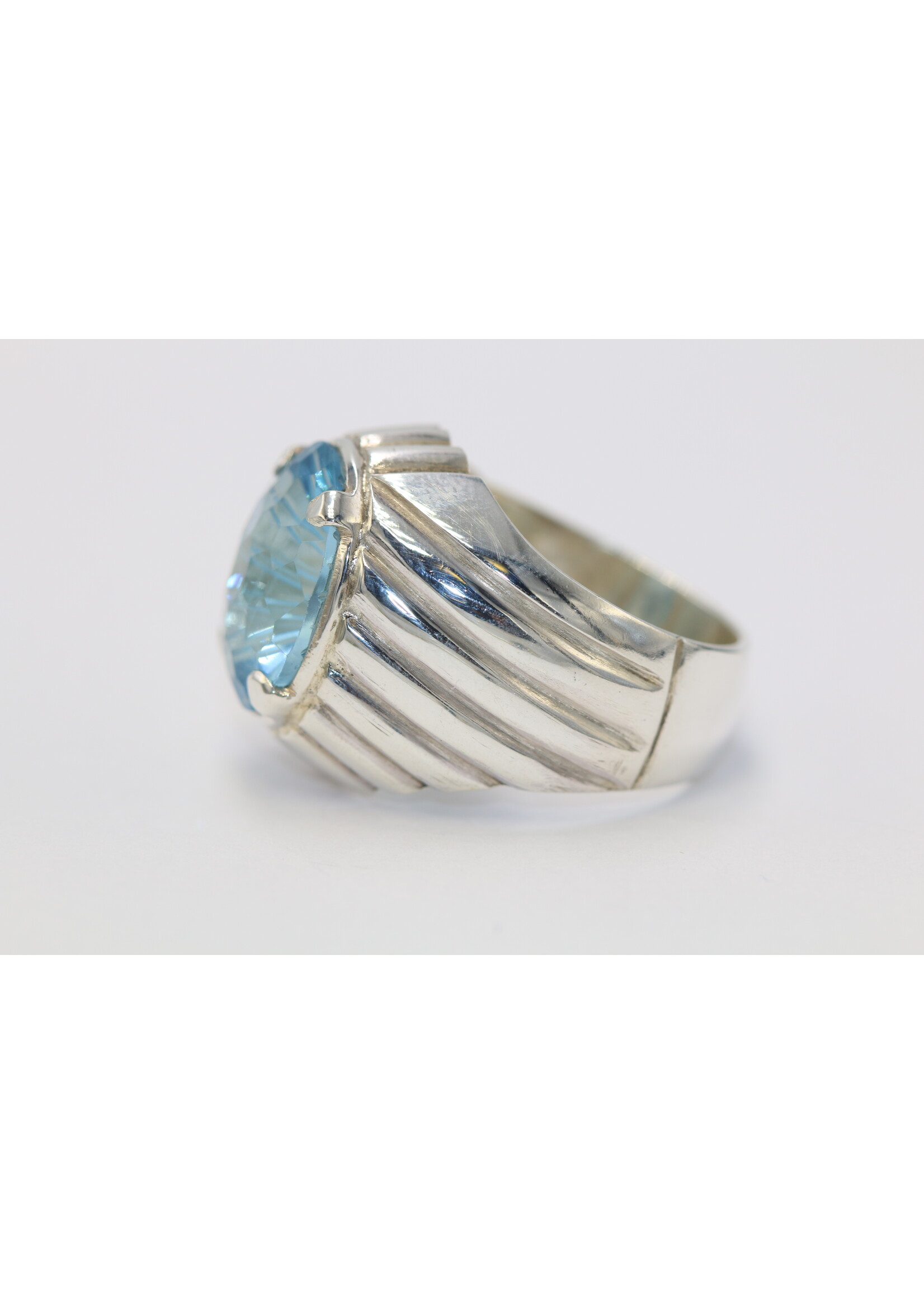 925 silver ring set with natural Topaz