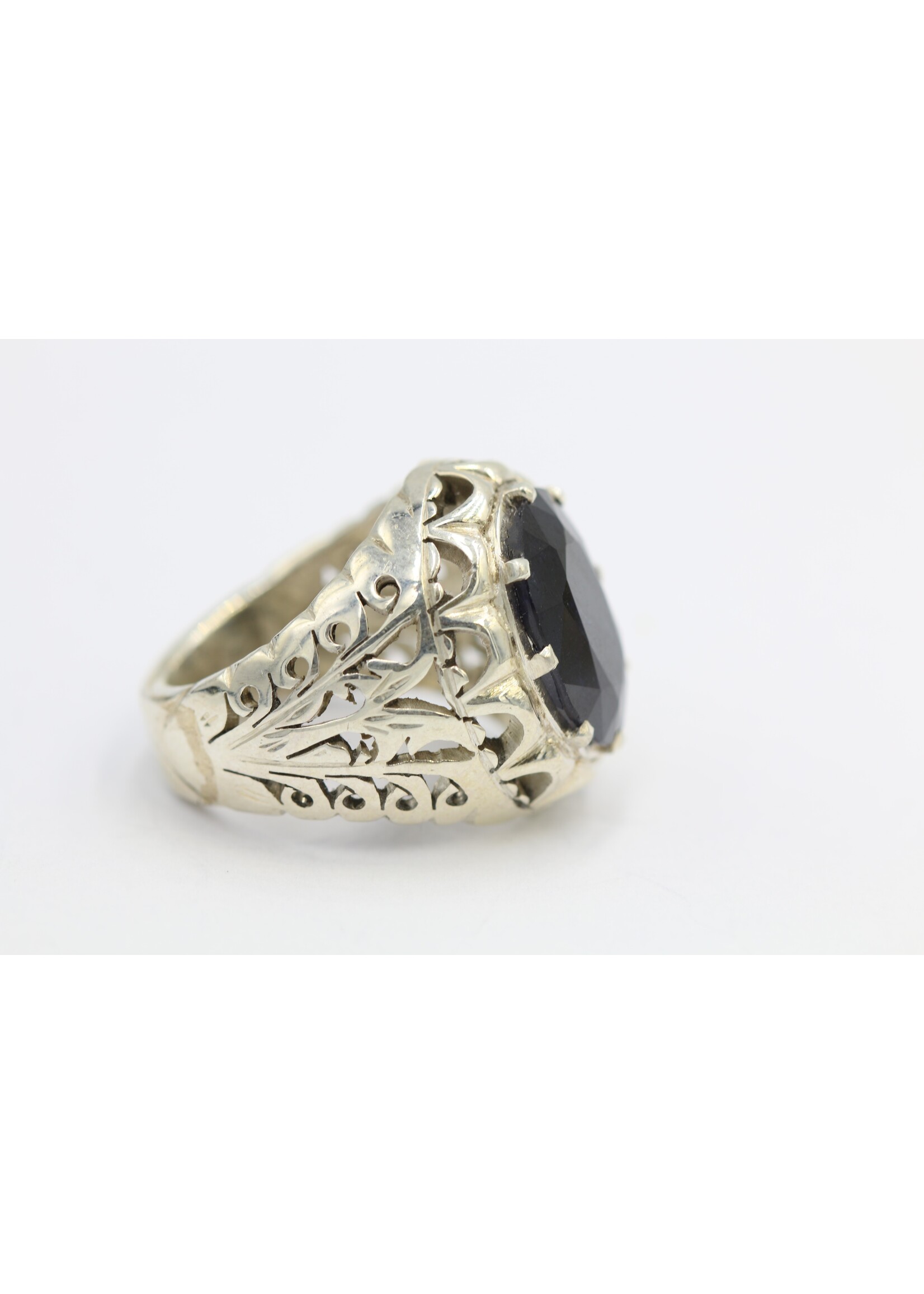 925 silver ring set with natural sapphire
