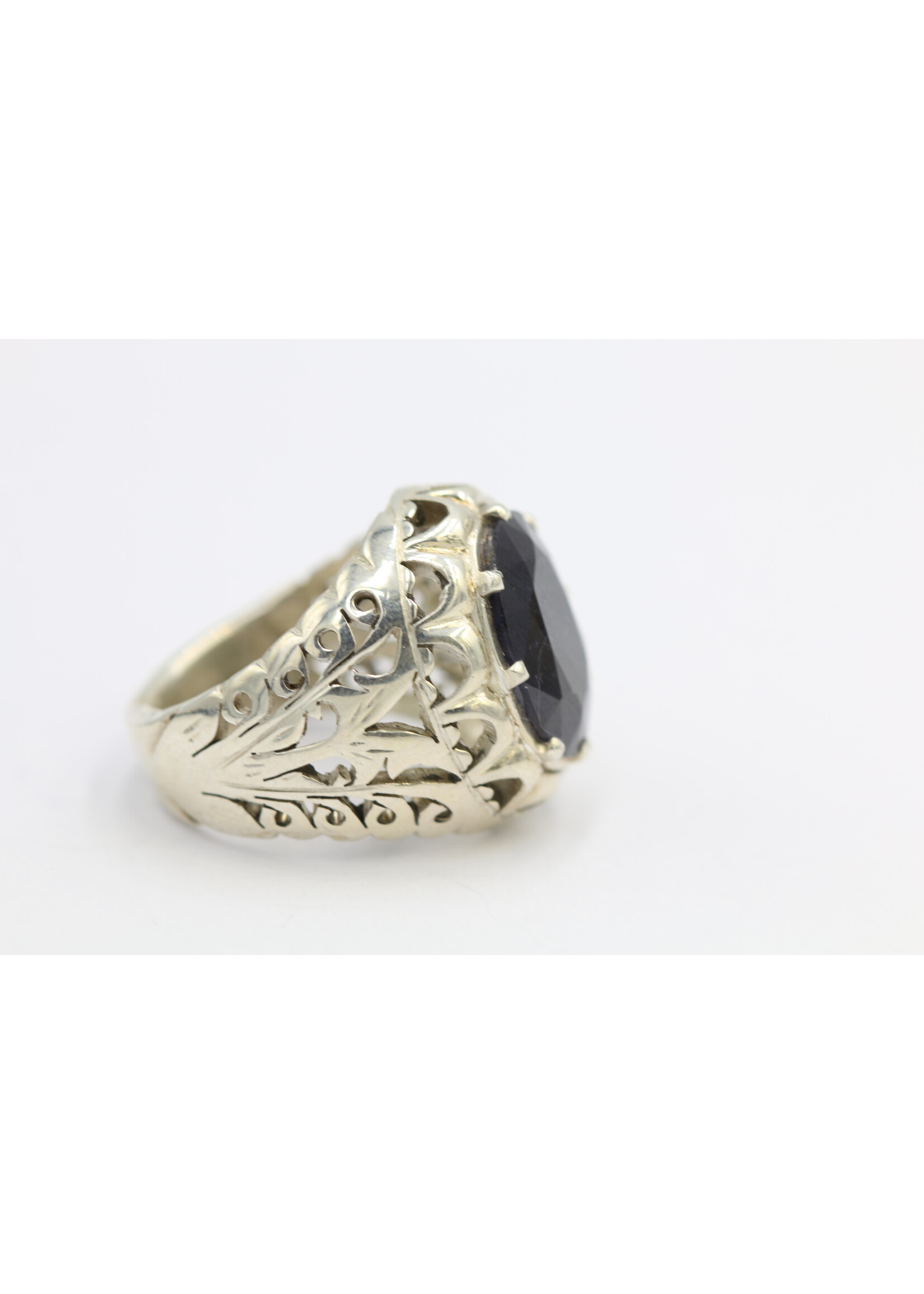 925 silver ring set with natural sapphire