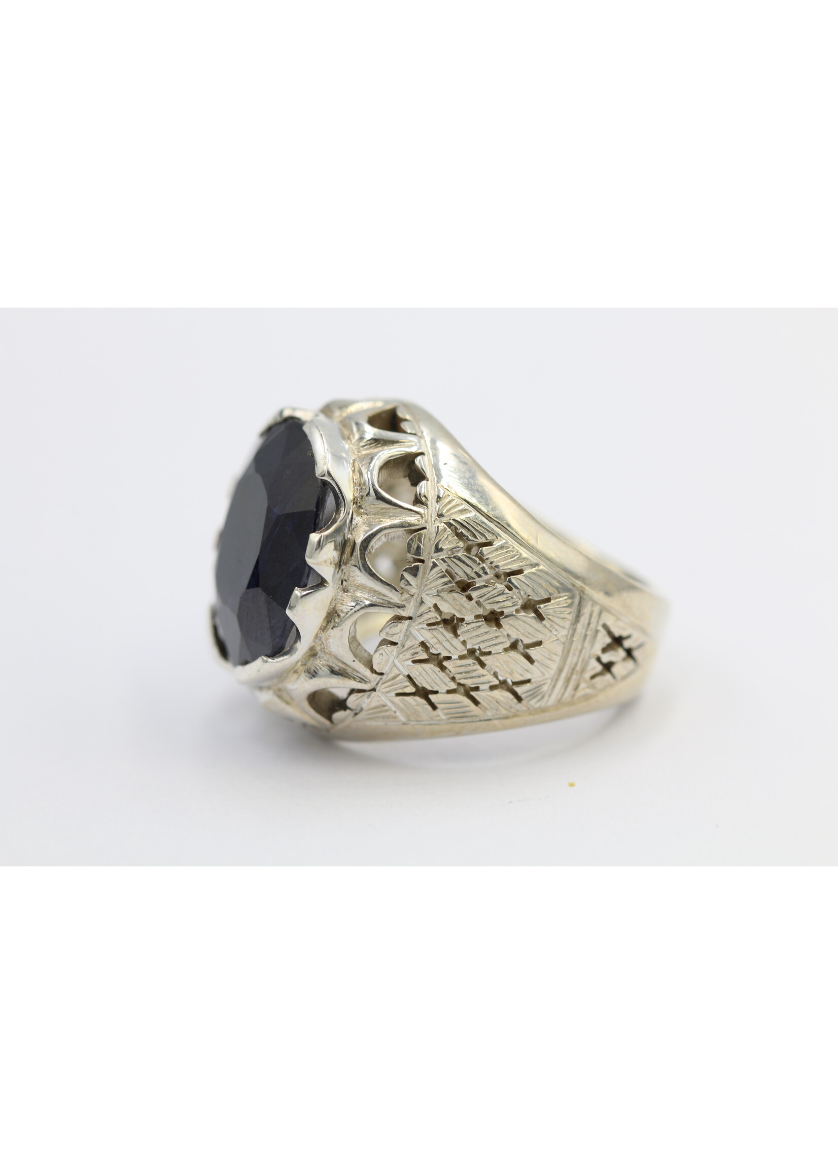 925 silver ring set with natural sapphire