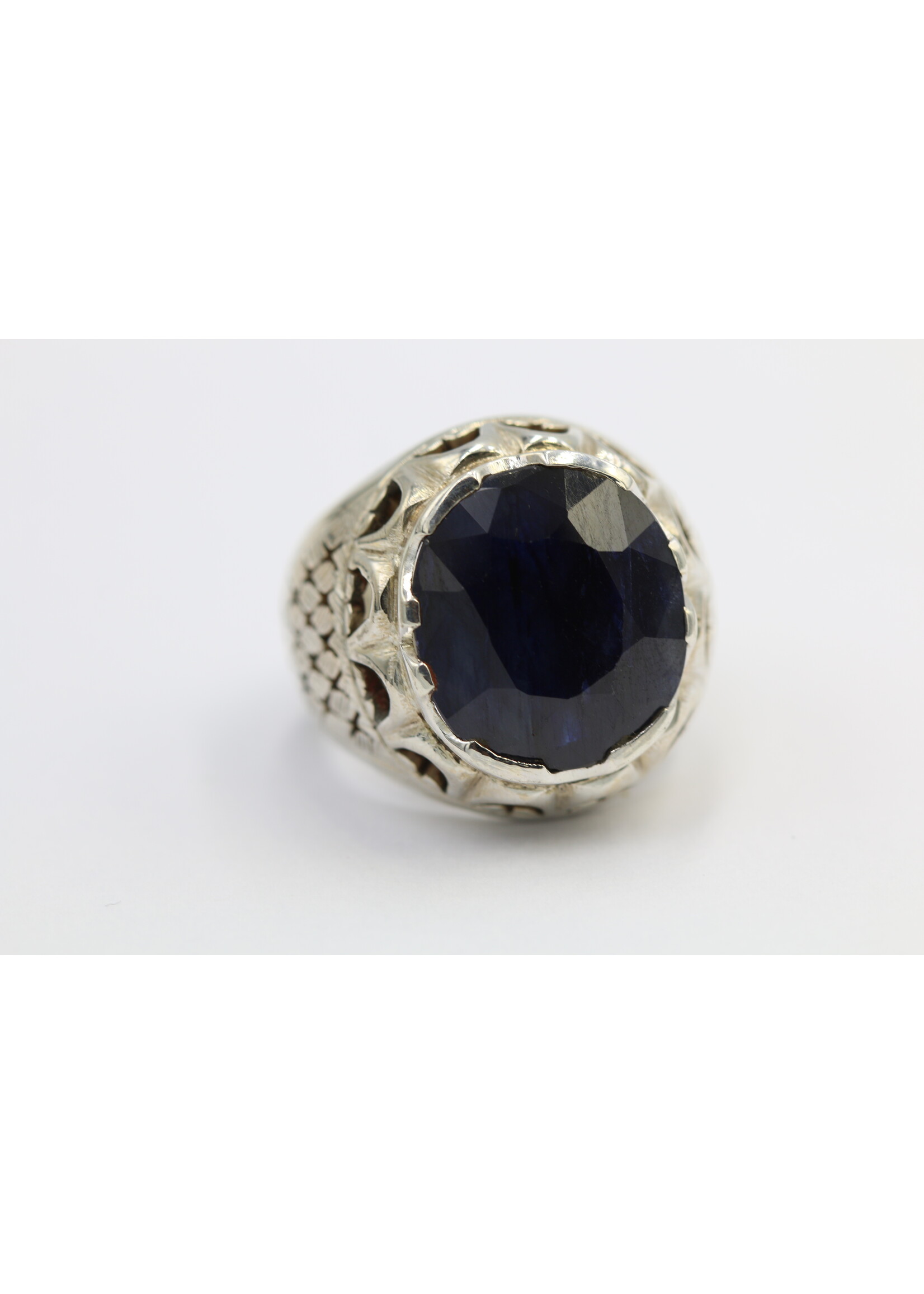 925 silver ring set with natural sapphire