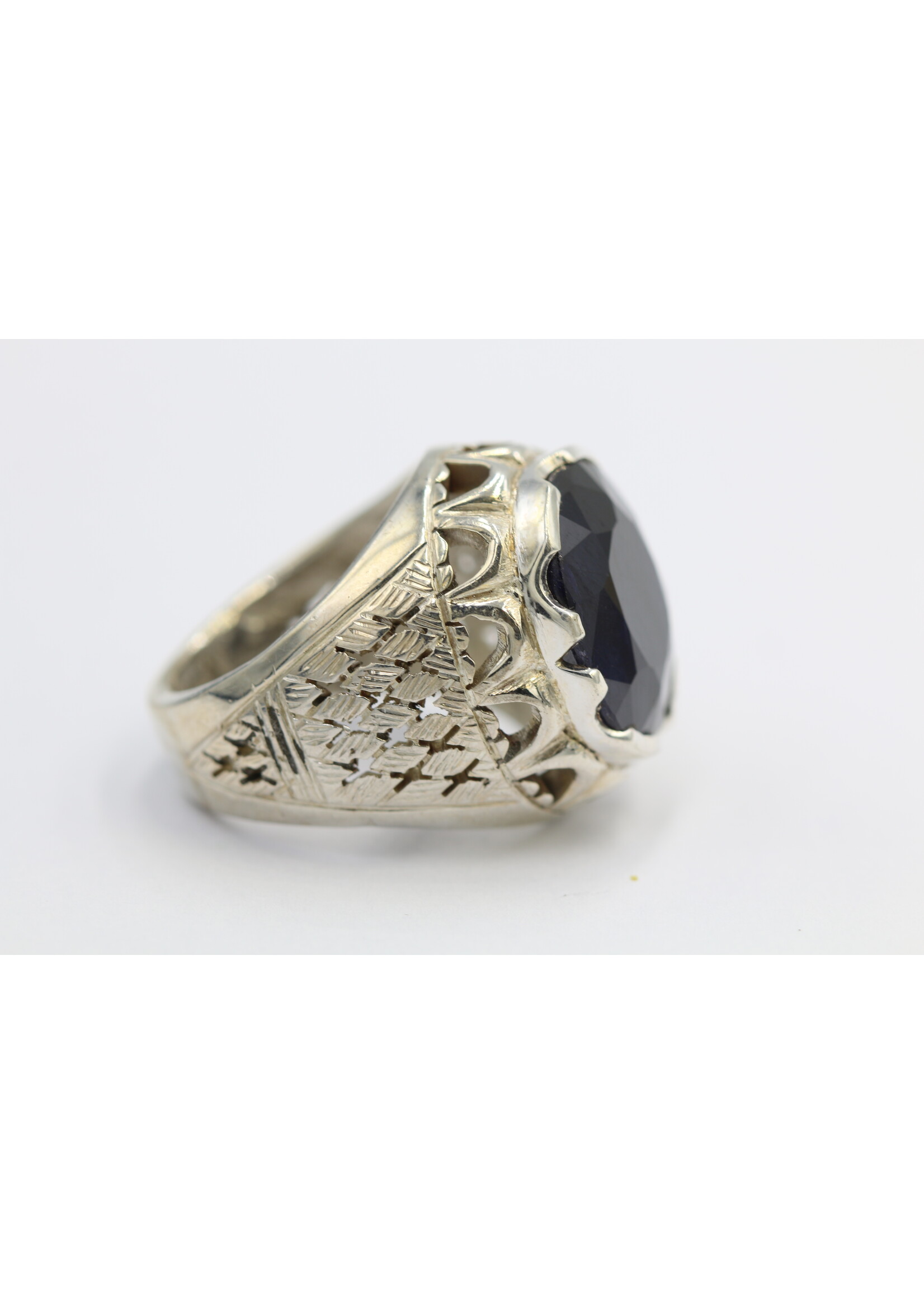 925 silver ring set with natural sapphire