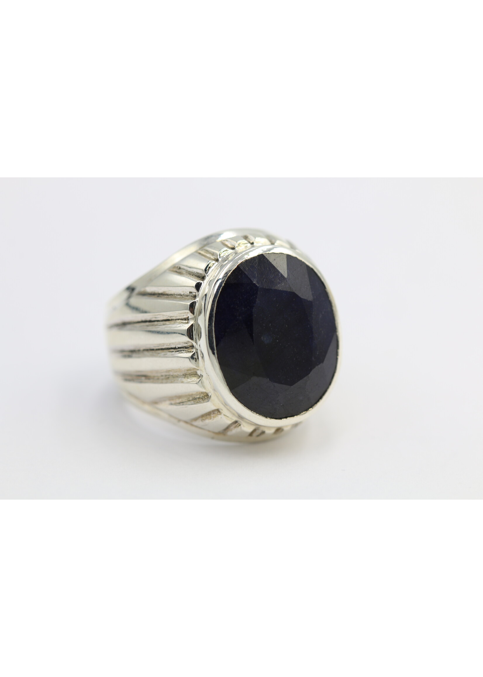 925 silver ring set with natural sapphire