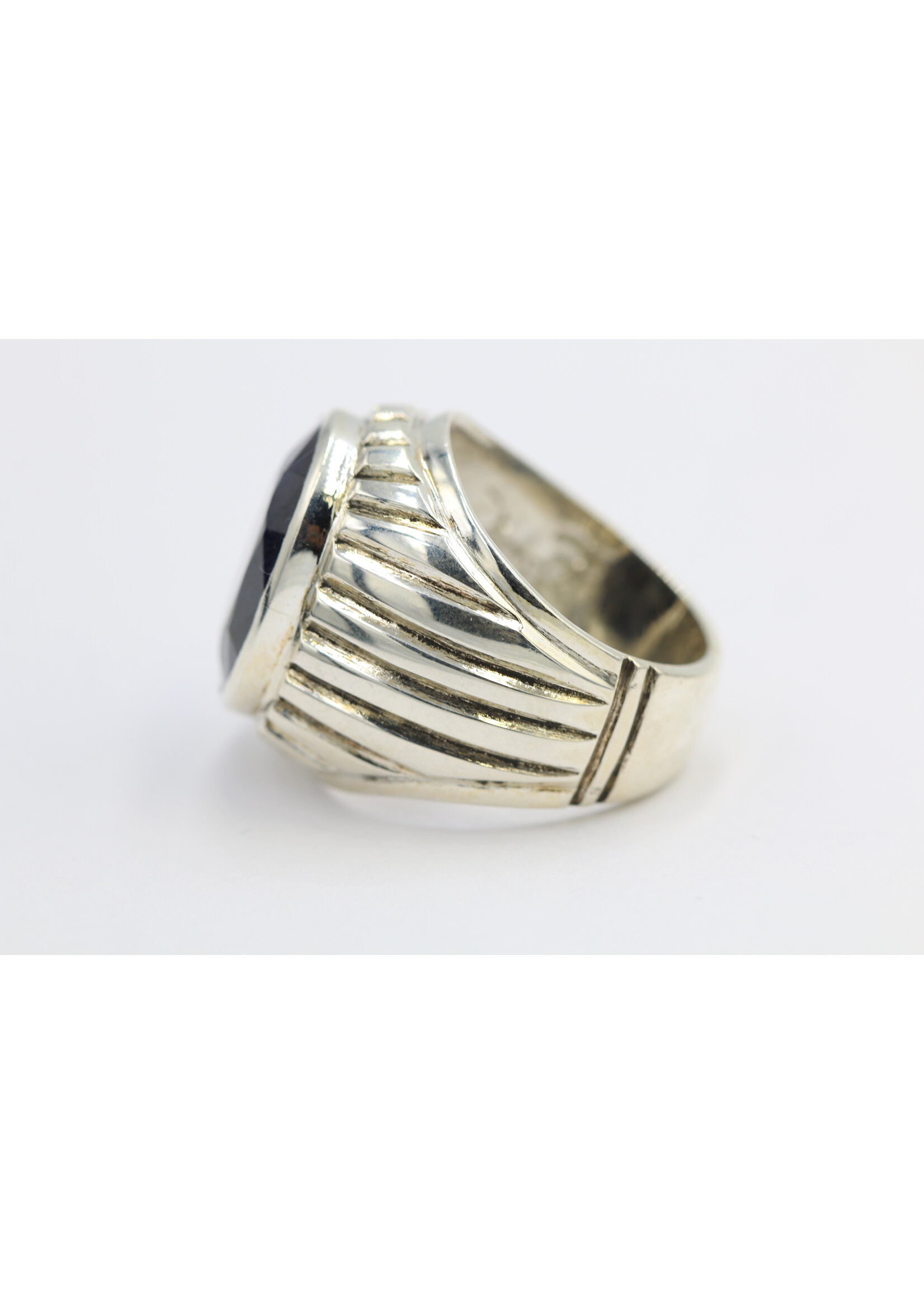 925 silver ring set with natural sapphire