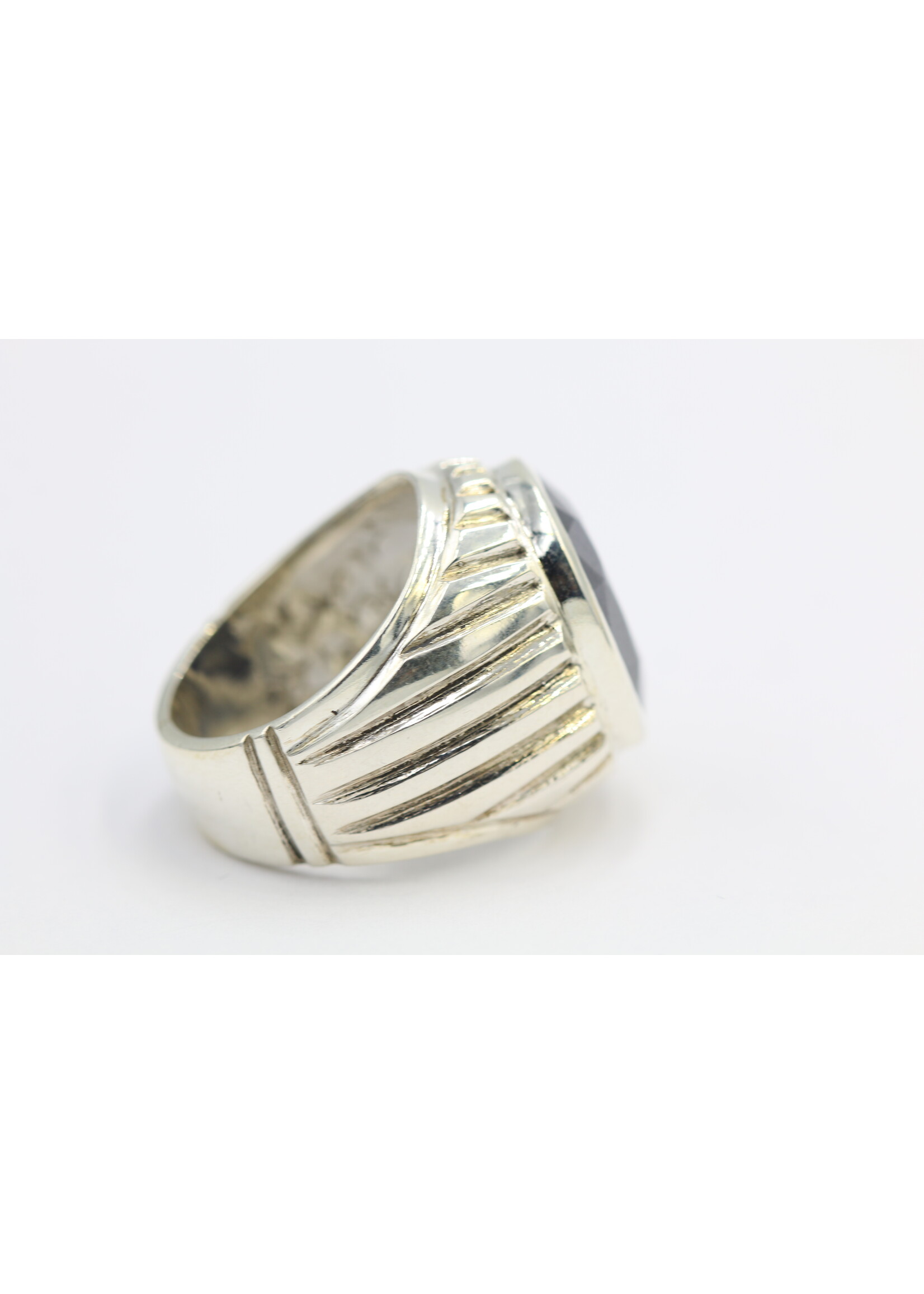 925 silver ring set with natural sapphire