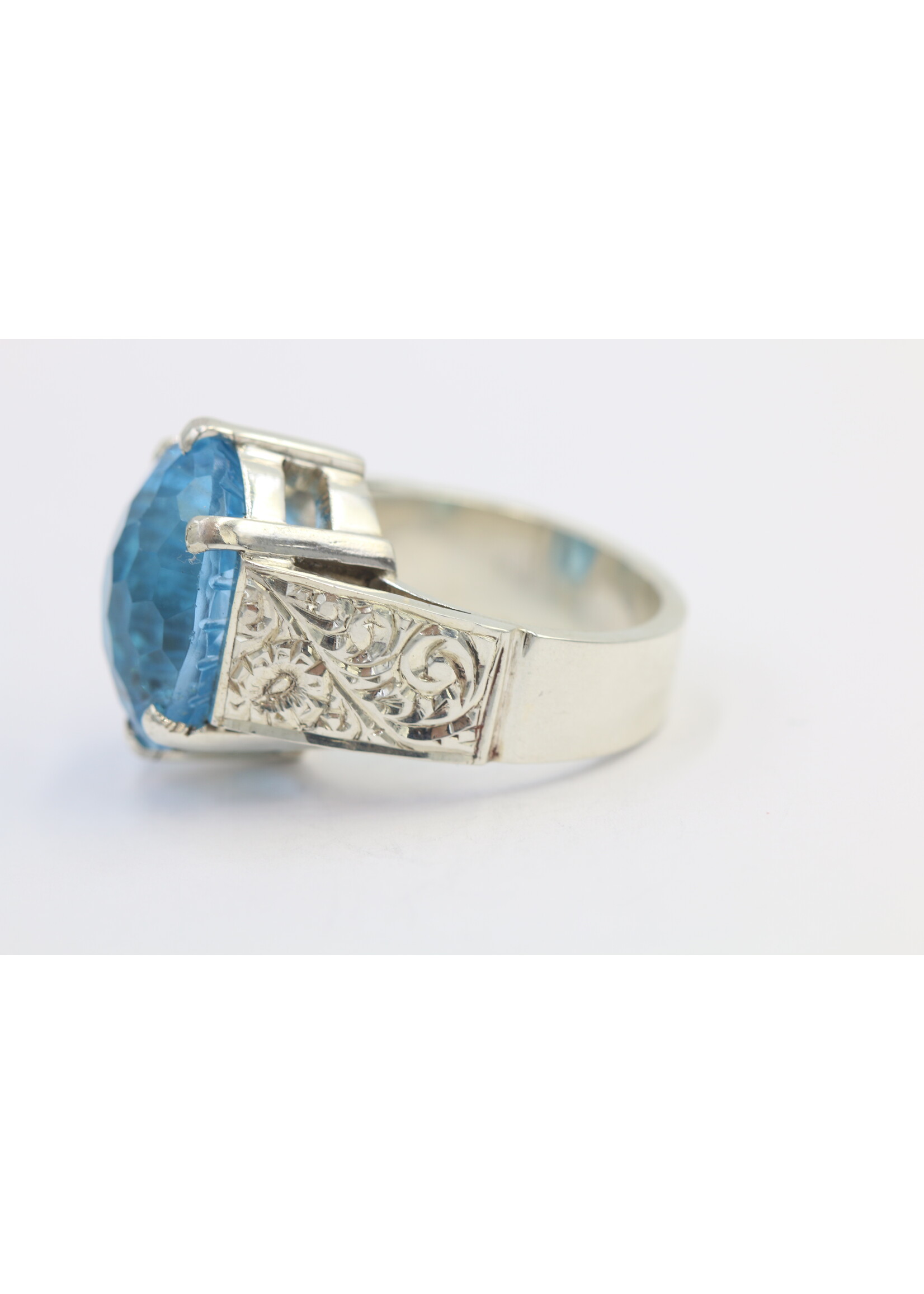 Bague en argent 925 sertie d'une Topaze naturelle