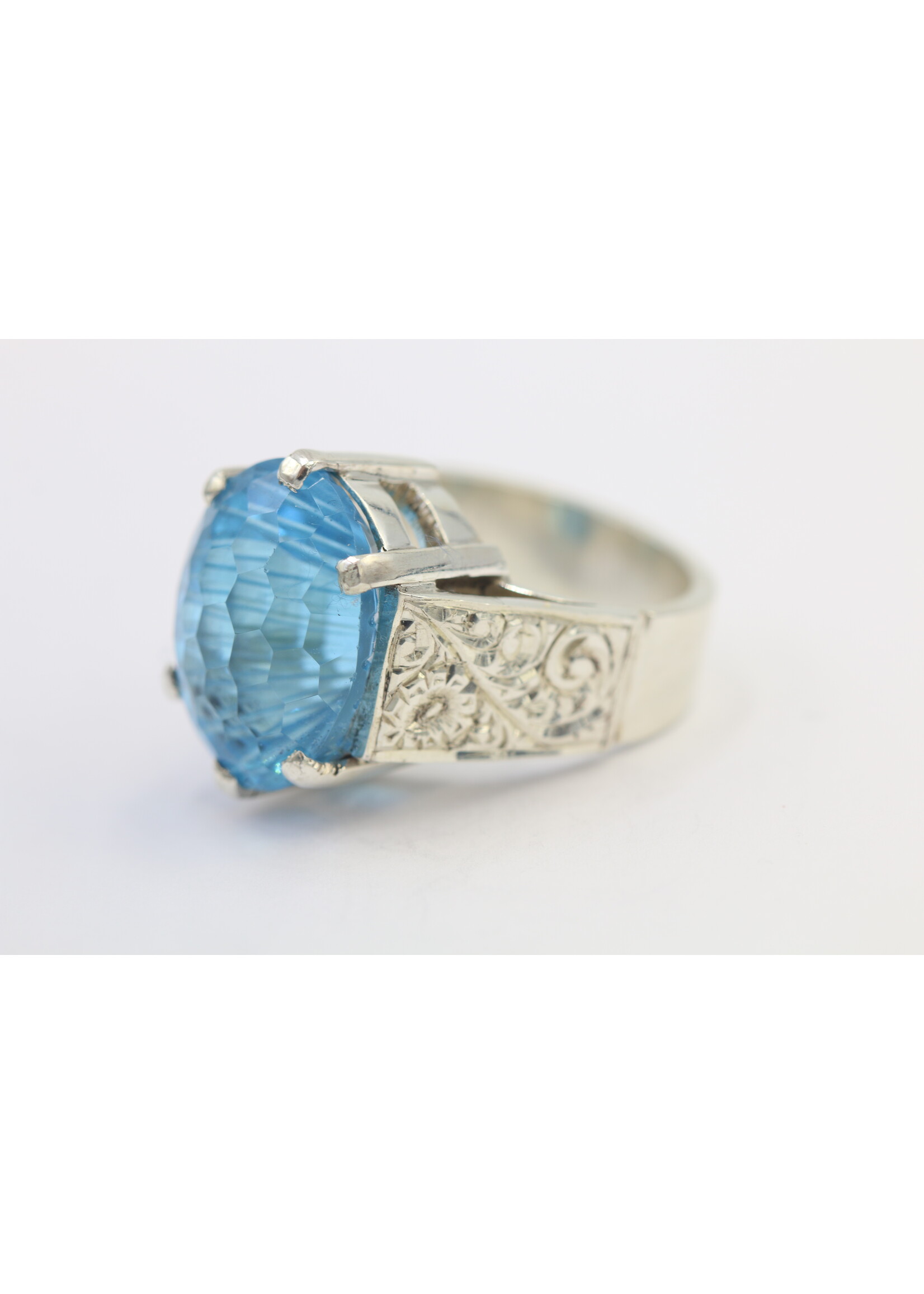 Bague en argent 925 sertie d'une Topaze naturelle