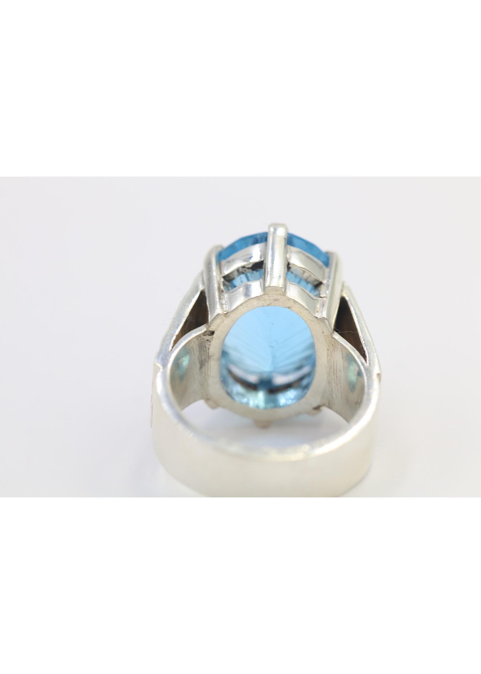 Bague en argent 925 sertie d'une Topaze naturelle