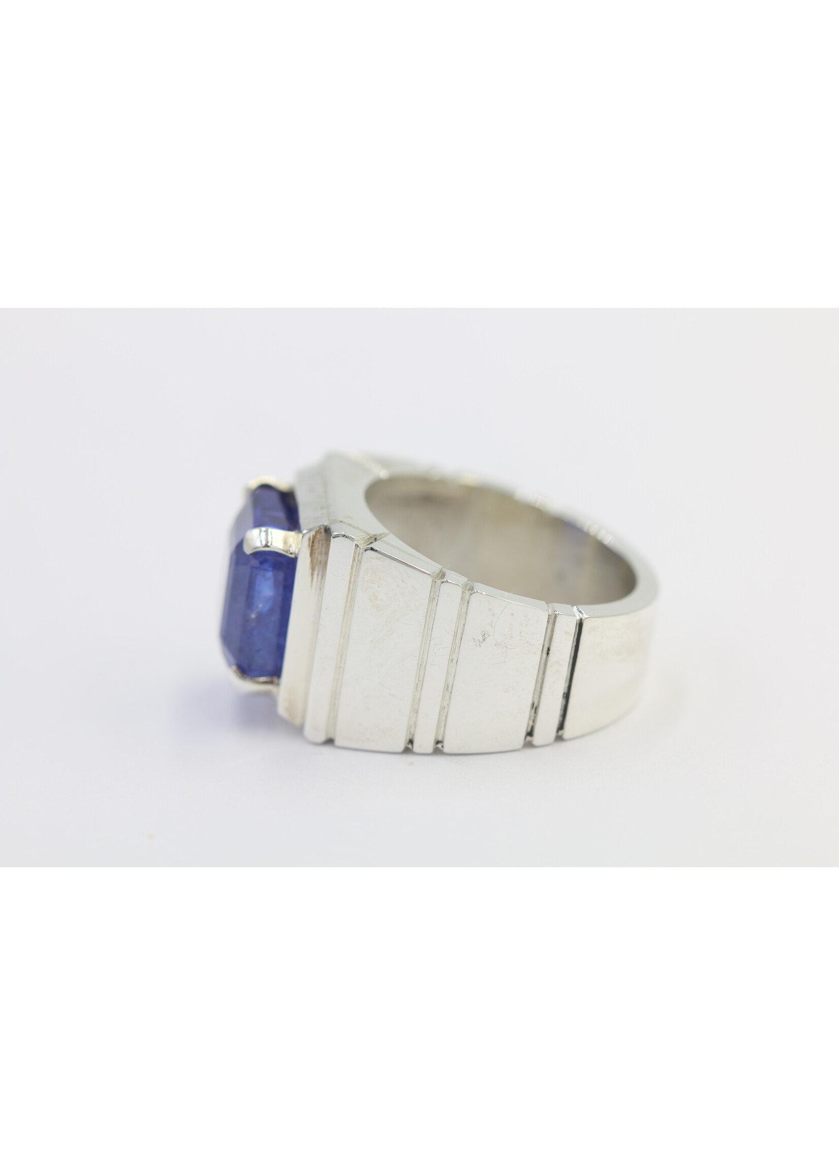Bague en argent 925 sertie de Tanzanite naturelle