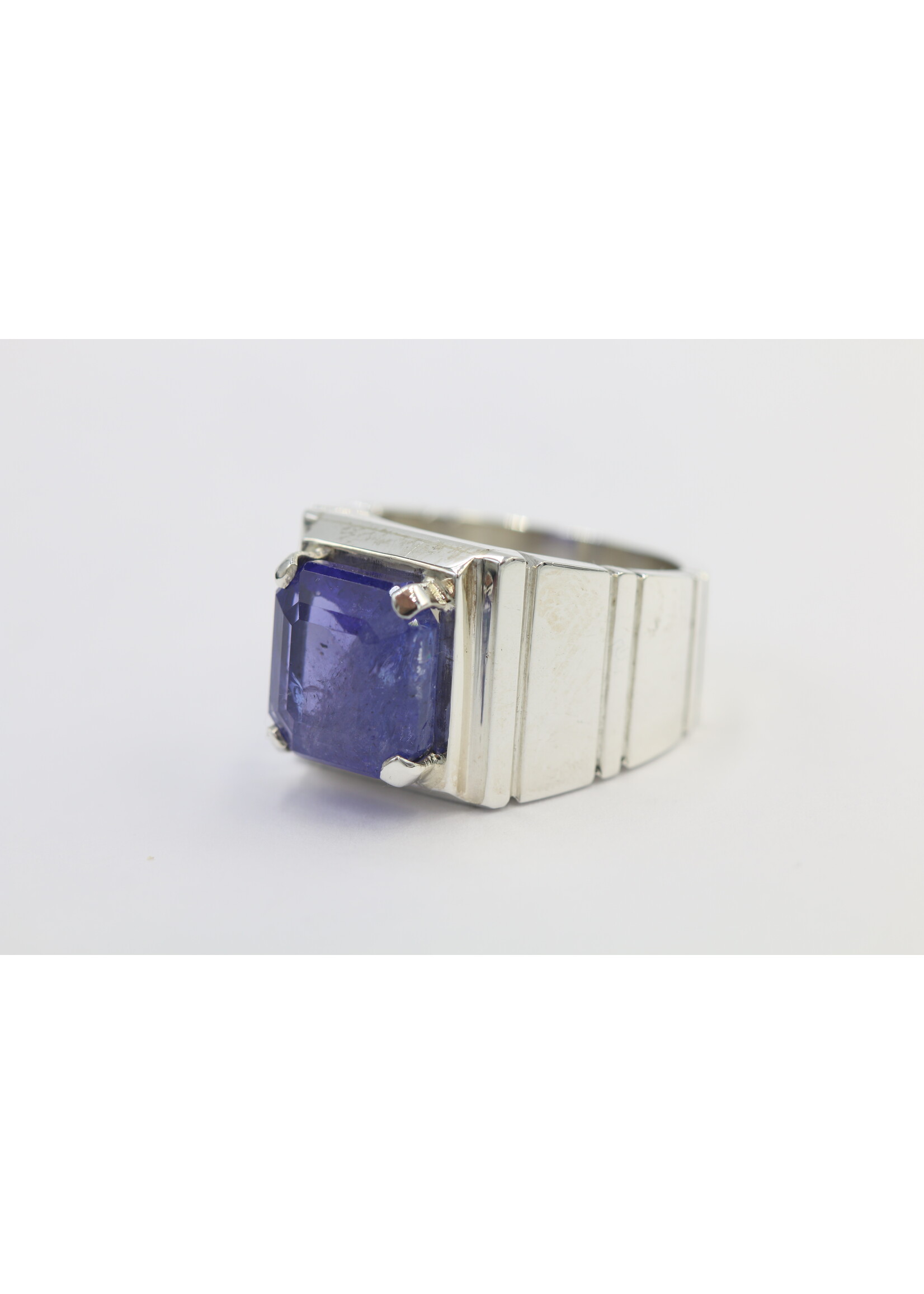Bague en argent 925 sertie de Tanzanite naturelle