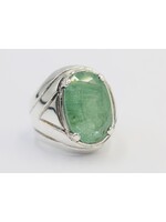Ring with emerald