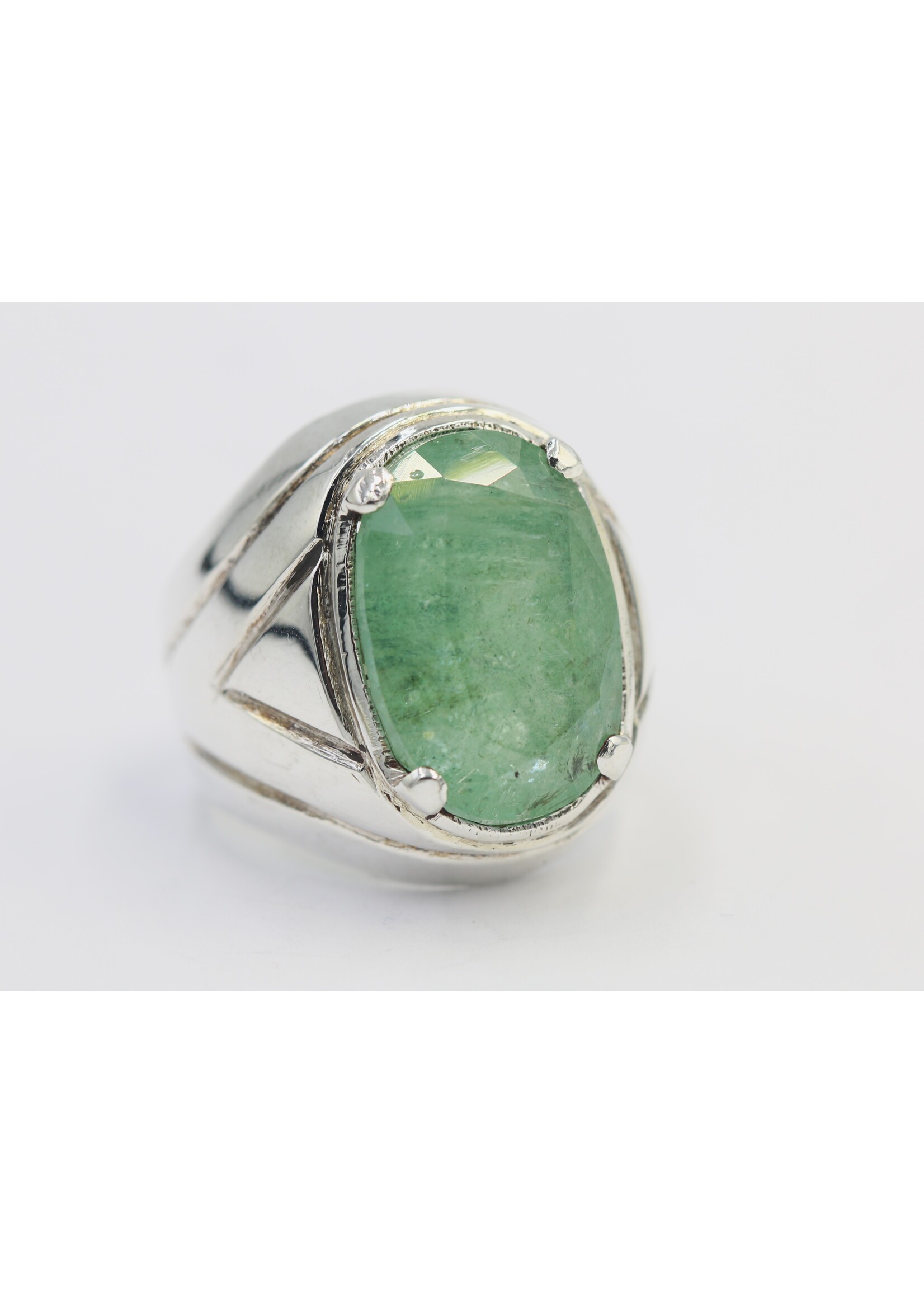 Bague en argent 925 sertie d'une émeraude naturelle