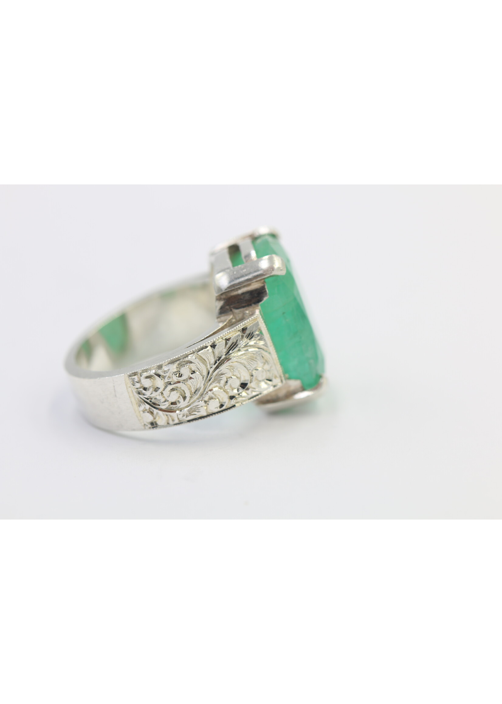 925 zilver ring bezet met natuurlijke smaragd