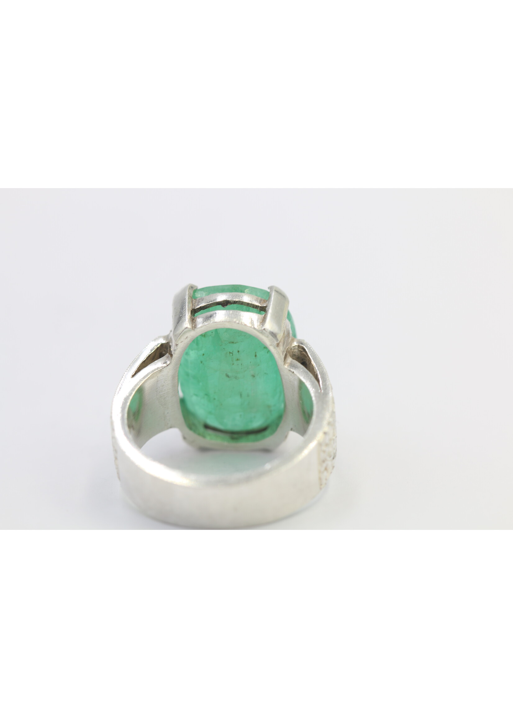 925 zilver ring bezet met natuurlijke smaragd